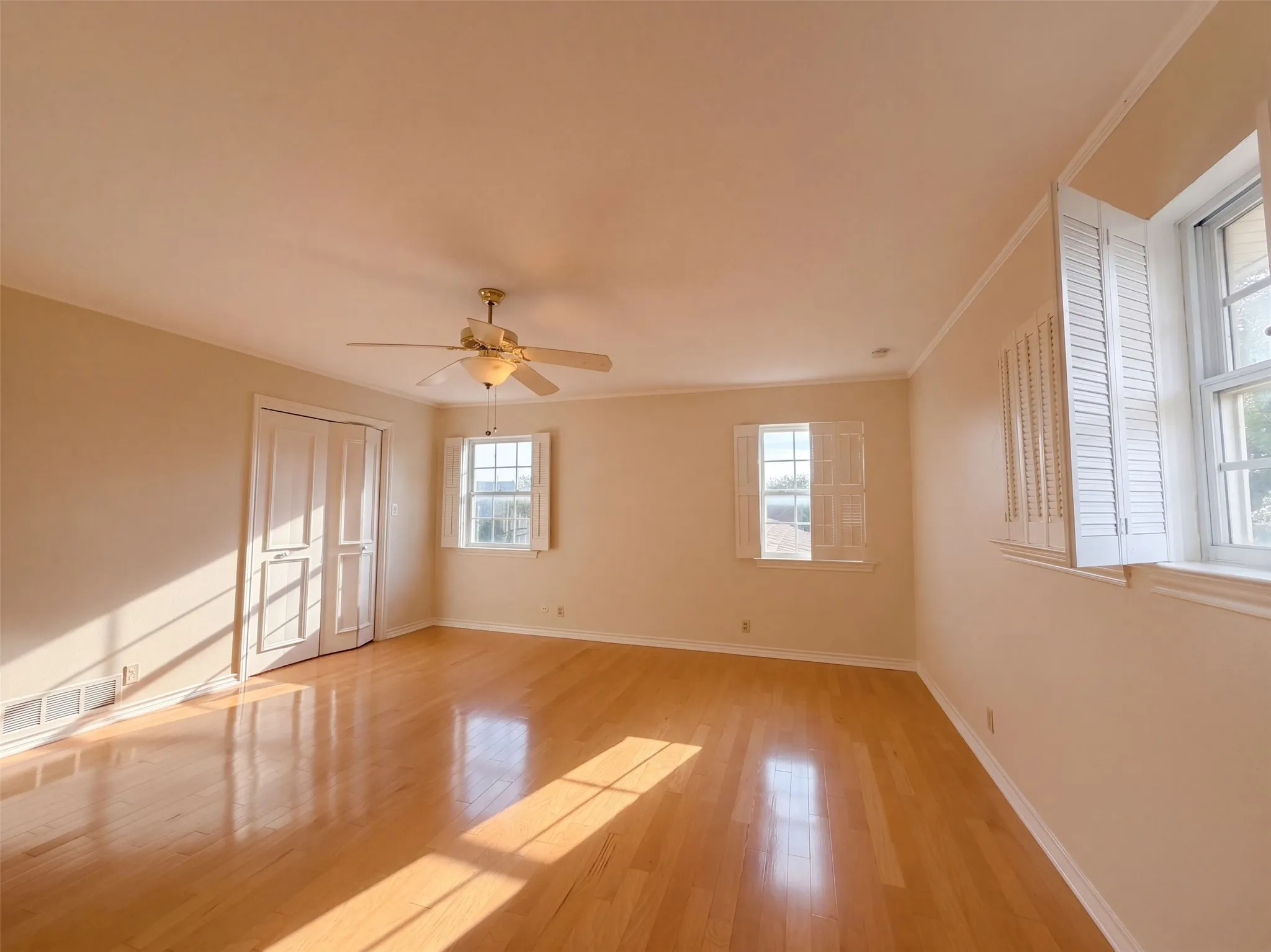 Single Family Residence For Sale in Tarrant County , 3111 Collard Road, Arlington, Texas 76017, 6 Bedroom, 4 Bathroom, 2 Garage spaces, 4,305 Sqft, built in 1976, mls#21407600, Real Estate Agent in Arlington, Homes For Sale in Tarrant county, Homes For Sale in Arlington, Realtor in Arlington Texas, Real Estate Brokerage Independent Realty Texas, Luminita Cordes Realtor