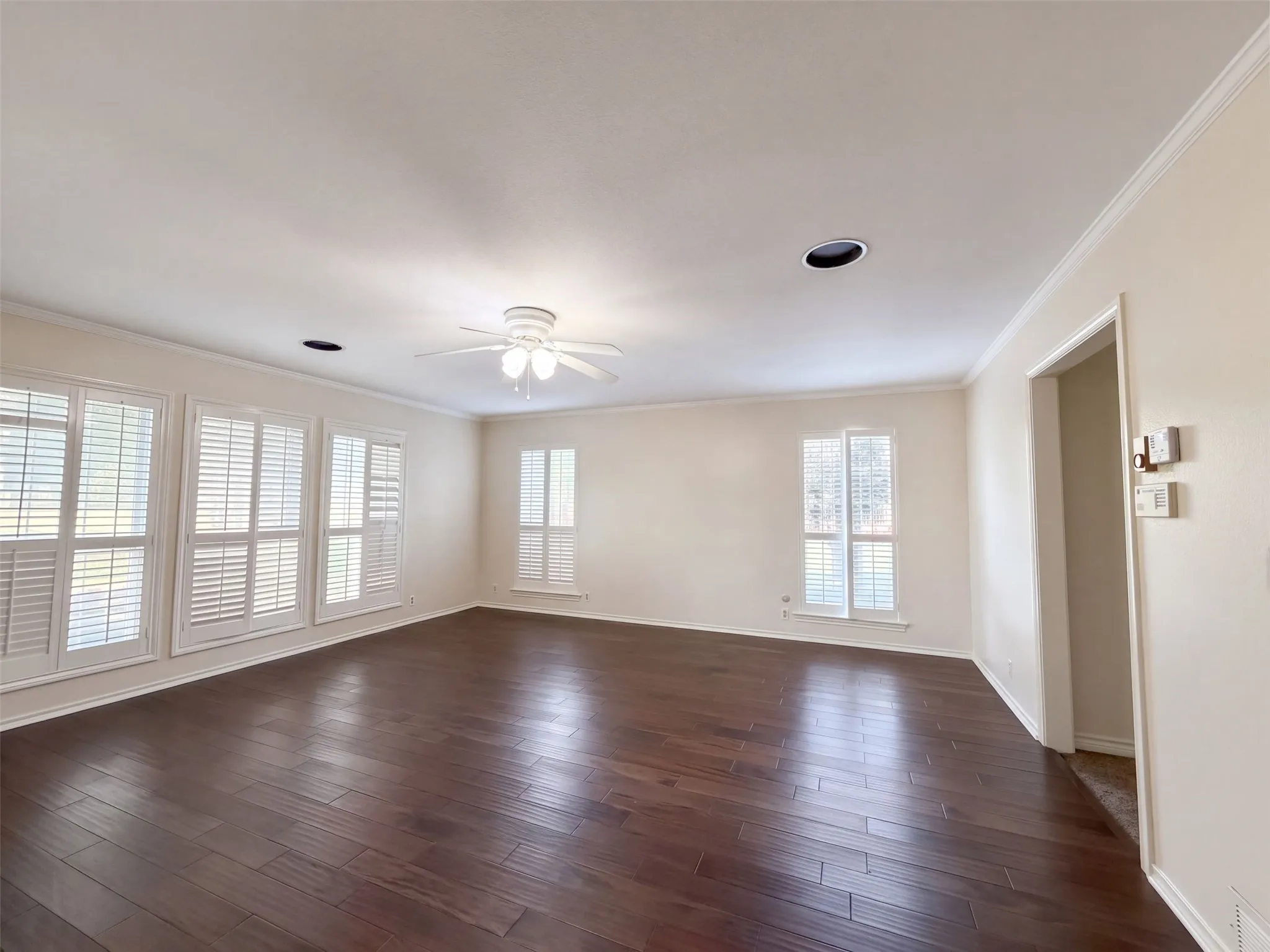 Single Family Residence For Sale in Tarrant County , 3111 Collard Road, Arlington, Texas 76017, 6 Bedroom, 4 Bathroom, 2 Garage spaces, 4,305 Sqft, built in 1976, mls#21407600, Real Estate Agent in Arlington, Homes For Sale in Tarrant county, Homes For Sale in Arlington, Realtor in Arlington Texas, Real Estate Brokerage Independent Realty Texas, Luminita Cordes Realtor