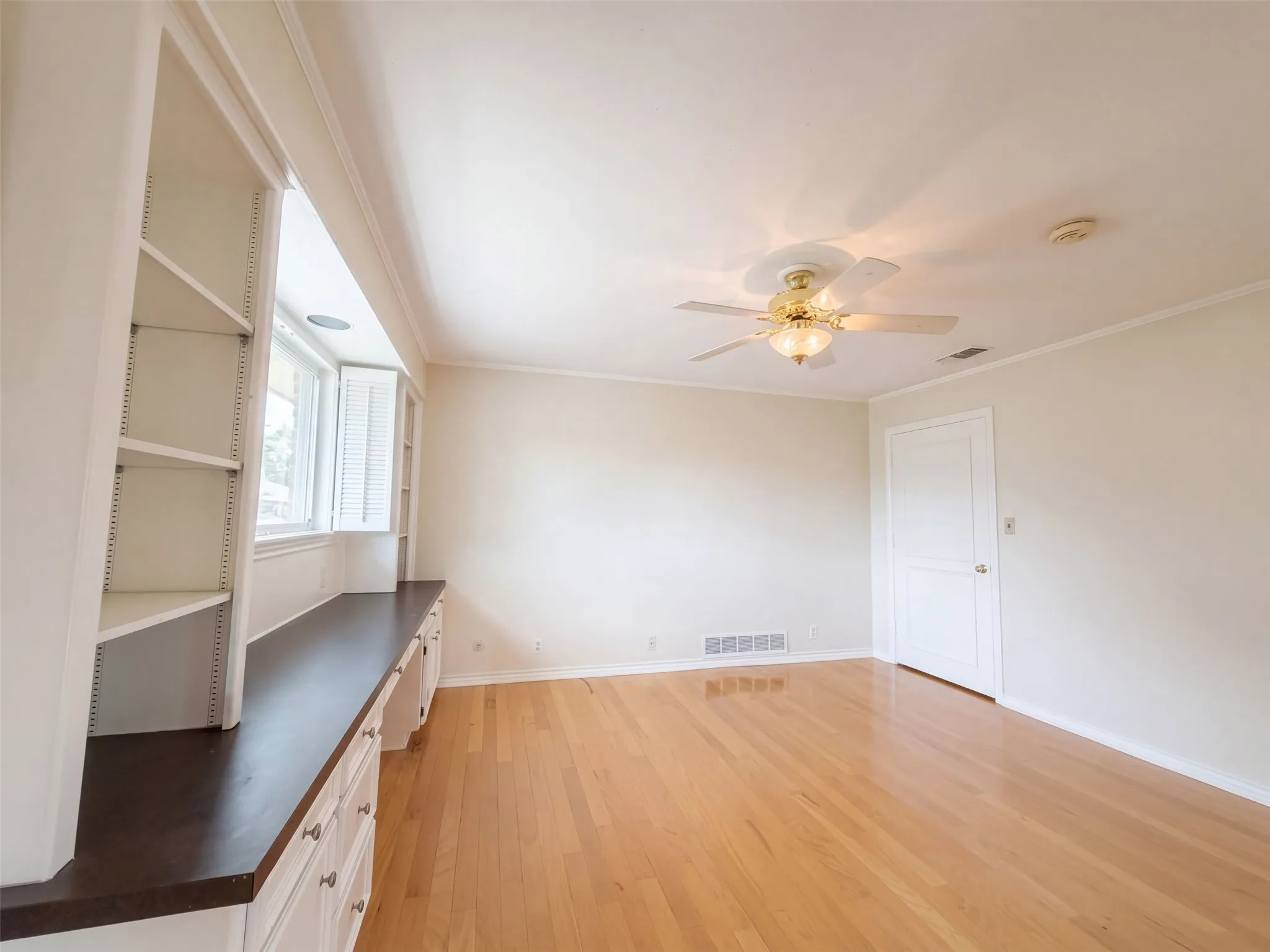 Single Family Residence For Sale in Tarrant County , 3111 Collard Road, Arlington, Texas 76017, 6 Bedroom, 4 Bathroom, 2 Garage spaces, 4,305 Sqft, built in 1976, mls#21407600, Real Estate Agent in Arlington, Homes For Sale in Tarrant county, Homes For Sale in Arlington, Realtor in Arlington Texas, Real Estate Brokerage Independent Realty Texas, Luminita Cordes Realtor