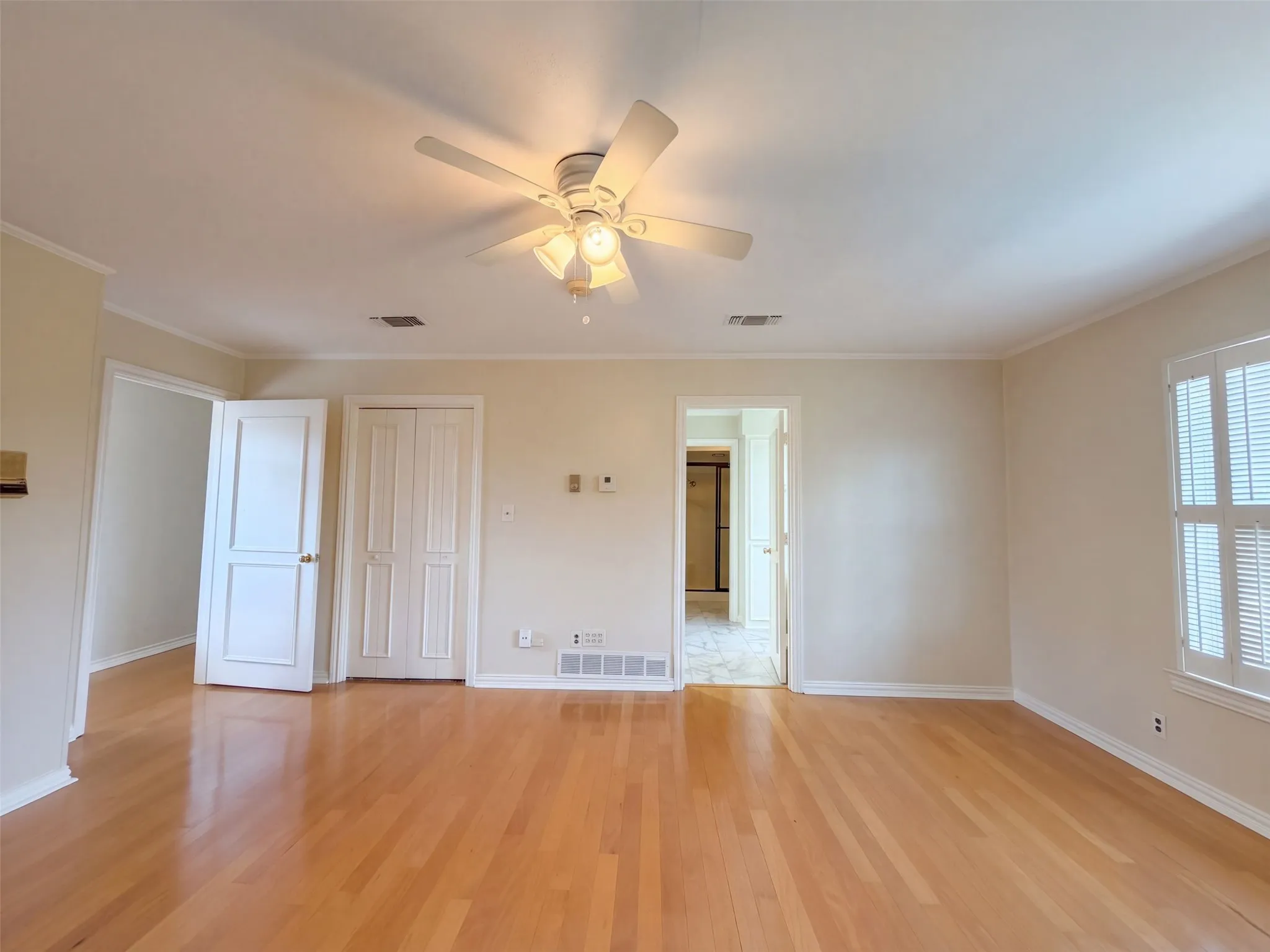 Single Family Residence For Sale in Tarrant County , 3111 Collard Road, Arlington, Texas 76017, 6 Bedroom, 4 Bathroom, 2 Garage spaces, 4,305 Sqft, built in 1976, mls#21407600, Real Estate Agent in Arlington, Homes For Sale in Tarrant county, Homes For Sale in Arlington, Realtor in Arlington Texas, Real Estate Brokerage Independent Realty Texas, Luminita Cordes Realtor