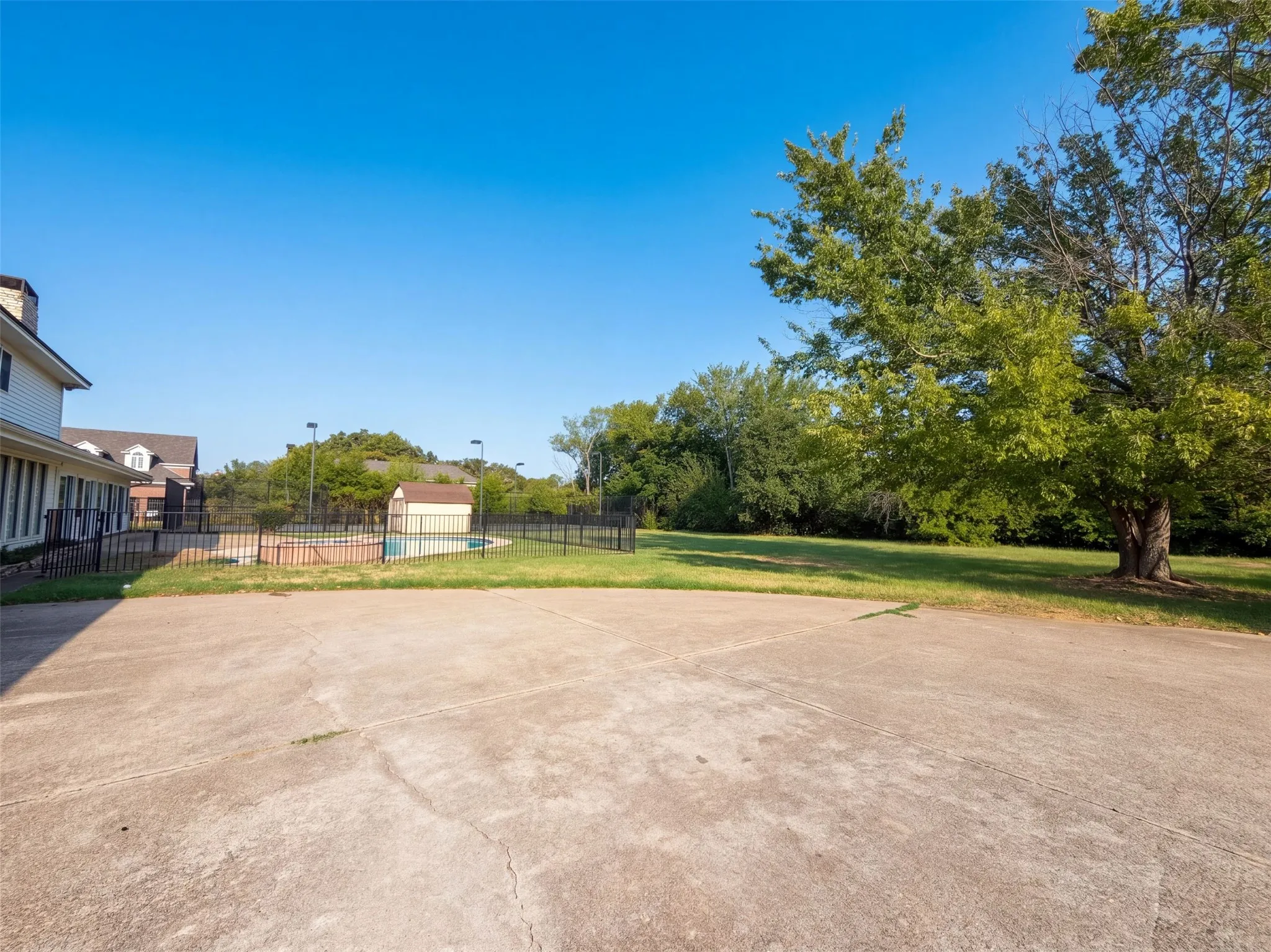 Single Family Residence For Sale in Tarrant County , 3111 Collard Road, Arlington, Texas 76017, 6 Bedroom, 4 Bathroom, 2 Garage spaces, 4,305 Sqft, built in 1976, mls#21407600, Real Estate Agent in Arlington, Homes For Sale in Tarrant county, Homes For Sale in Arlington, Realtor in Arlington Texas, Real Estate Brokerage Independent Realty Texas, Luminita Cordes Realtor