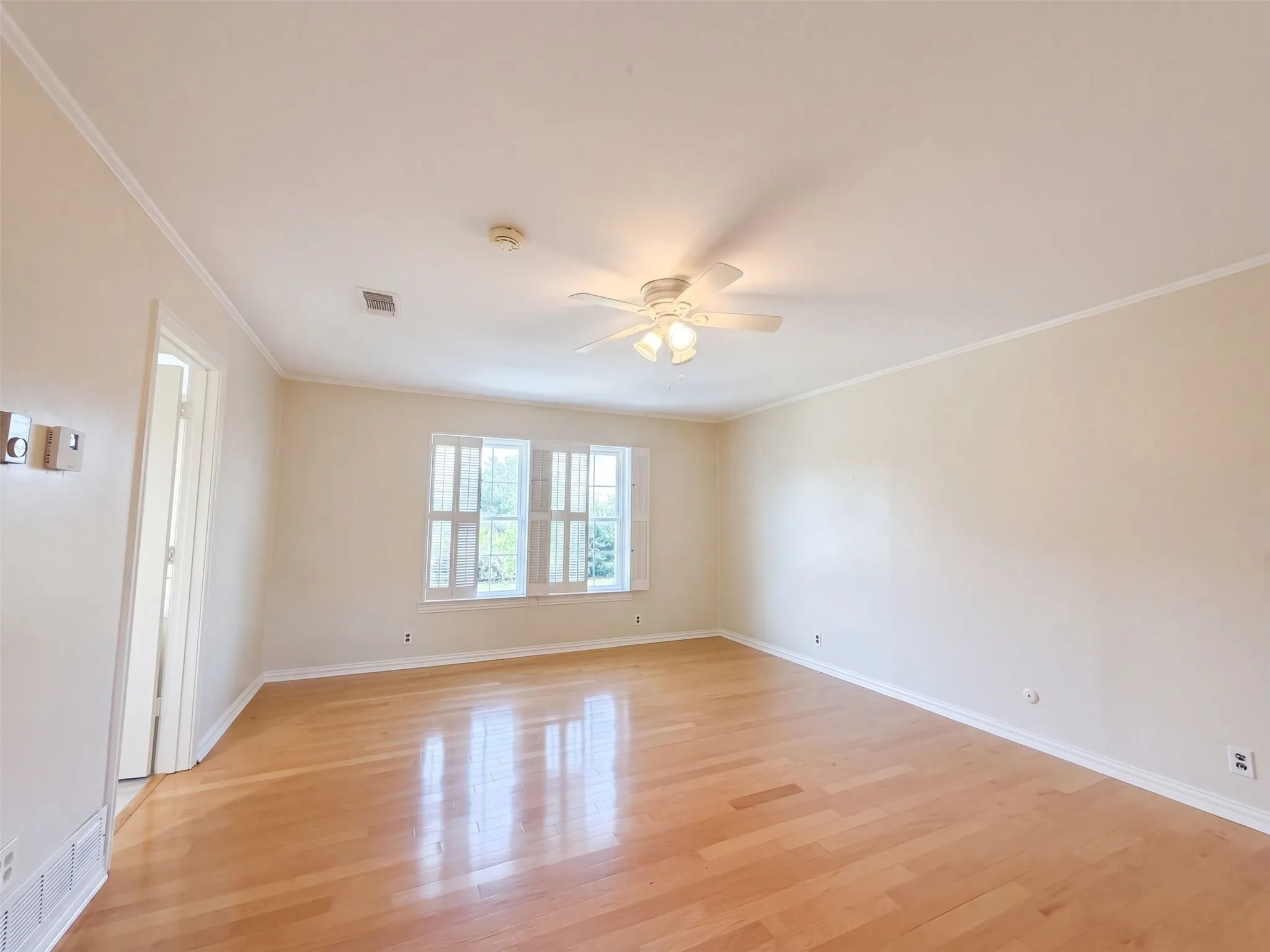 Single Family Residence For Sale in Tarrant County , 3111 Collard Road, Arlington, Texas 76017, 6 Bedroom, 4 Bathroom, 2 Garage spaces, 4,305 Sqft, built in 1976, mls#21407600, Real Estate Agent in Arlington, Homes For Sale in Tarrant county, Homes For Sale in Arlington, Realtor in Arlington Texas, Real Estate Brokerage Independent Realty Texas, Luminita Cordes Realtor