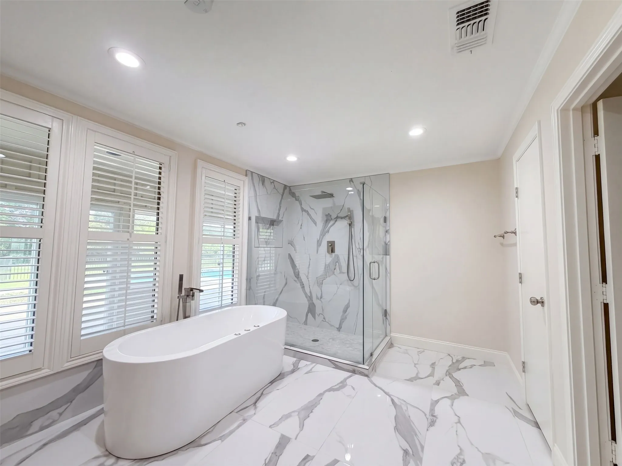 Single Family Residence For Sale in Tarrant County , 3111 Collard Road, Arlington, Texas 76017, 6 Bedroom, 4 Bathroom, 2 Garage spaces, 4,305 Sqft, built in 1976, mls#21407600, Real Estate Agent in Arlington, Homes For Sale in Tarrant county, Homes For Sale in Arlington, Realtor in Arlington Texas, Real Estate Brokerage Independent Realty Texas, Luminita Cordes Realtor