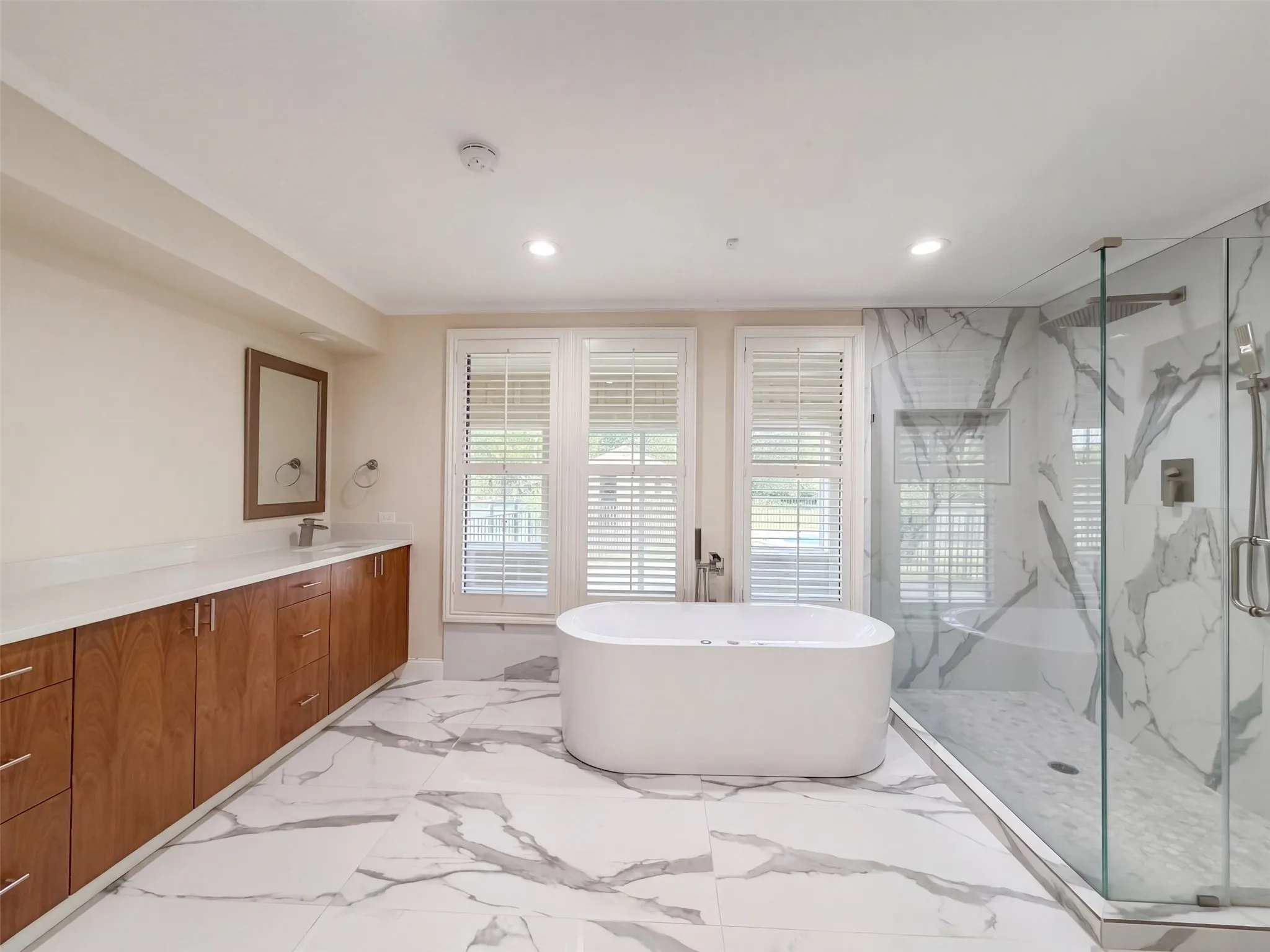 Single Family Residence For Sale in Tarrant County , 3111 Collard Road, Arlington, Texas 76017, 6 Bedroom, 4 Bathroom, 2 Garage spaces, 4,305 Sqft, built in 1976, mls#21407600, Real Estate Agent in Arlington, Homes For Sale in Tarrant county, Homes For Sale in Arlington, Realtor in Arlington Texas, Real Estate Brokerage Independent Realty Texas, Luminita Cordes Realtor