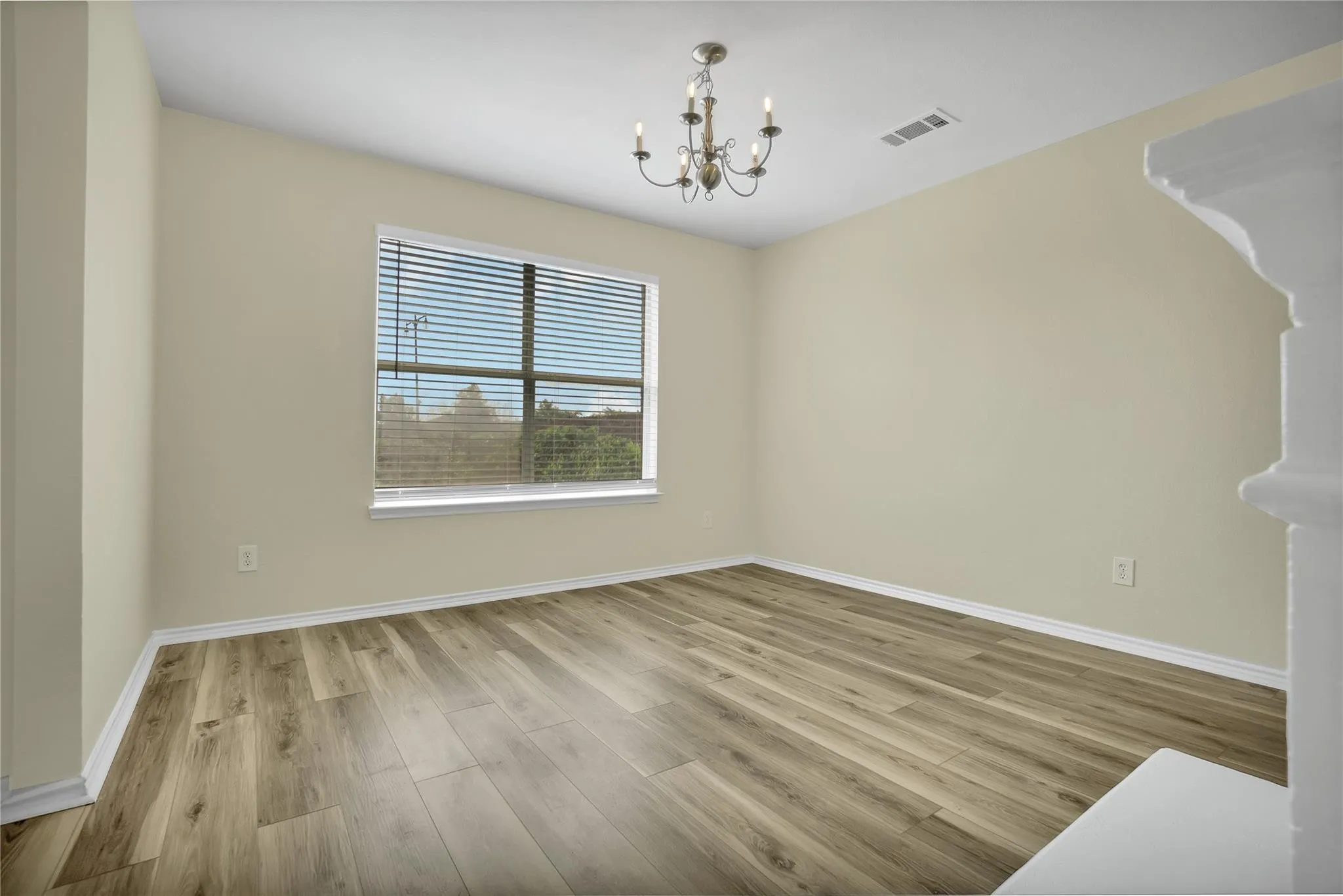 Single Family Residence For Rent in Kaufman County , 2009 Songbird Drive, Forney, Texas 75126, 4 Bedroom, 3 Bathroom, 2 Garage spaces, 2,376 Sqft, built in 2005, mls#21407100, Real Estate Agent in Forney, Homes For Rent in Kaufman county, Homes For Rent in Forney, Realtor in Forney Texas, Real Estate Brokerage Independent Realty Texas, Luminita Cordes Realtor