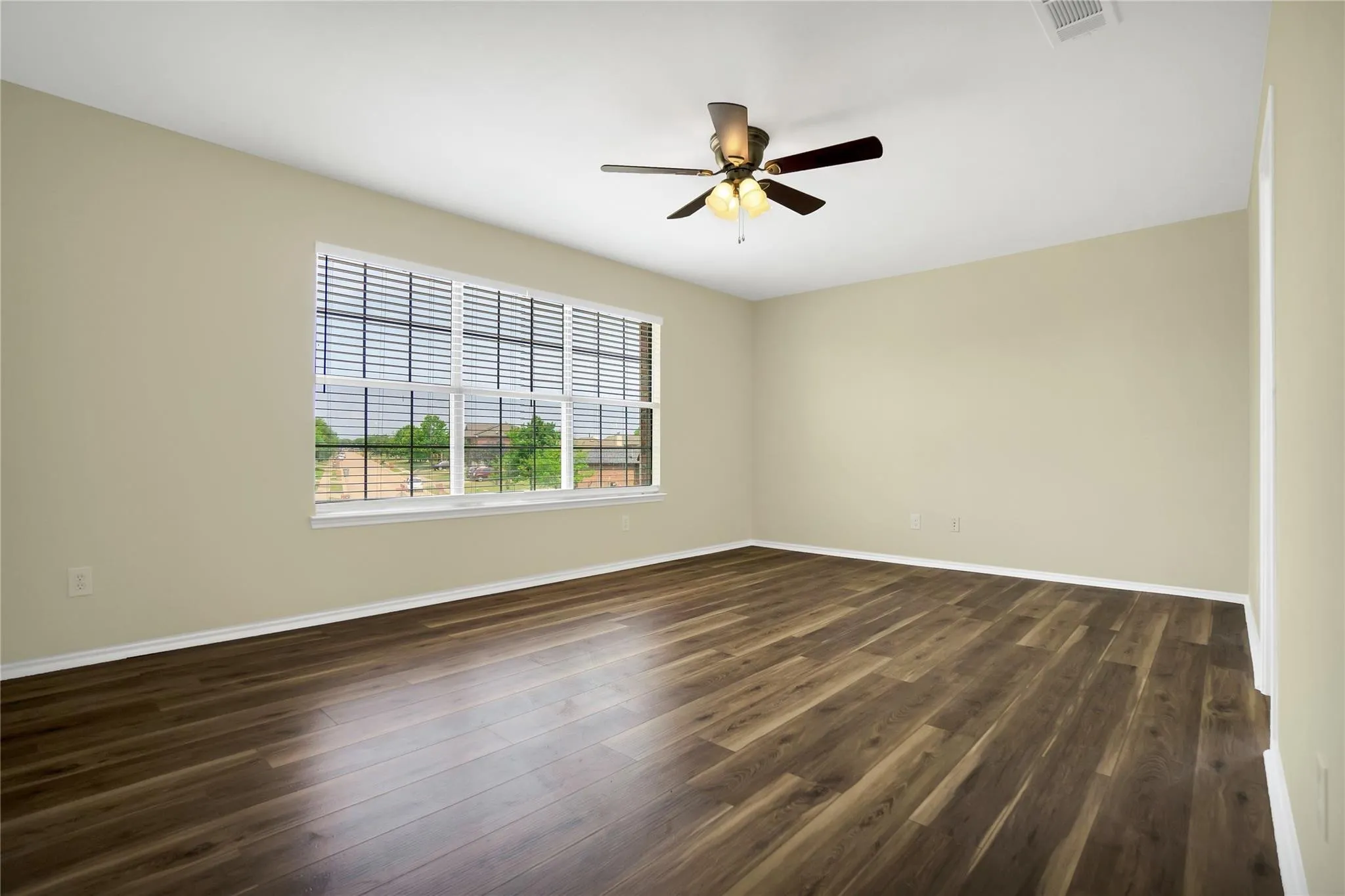 Single Family Residence For Rent in Kaufman County , 2009 Songbird Drive, Forney, Texas 75126, 4 Bedroom, 3 Bathroom, 2 Garage spaces, 2,376 Sqft, built in 2005, mls#21407100, Real Estate Agent in Forney, Homes For Rent in Kaufman county, Homes For Rent in Forney, Realtor in Forney Texas, Real Estate Brokerage Independent Realty Texas, Luminita Cordes Realtor