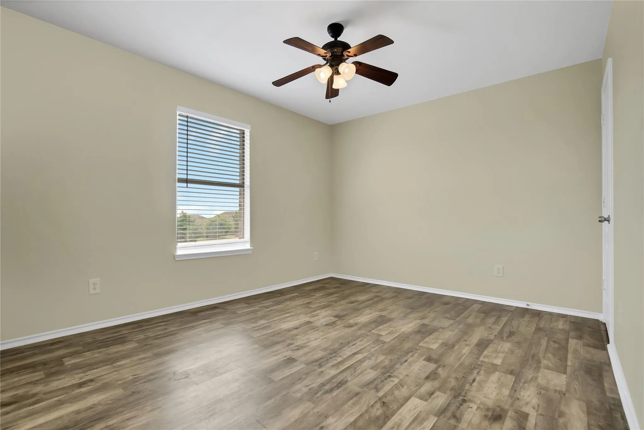 Single Family Residence For Rent in Kaufman County , 2009 Songbird Drive, Forney, Texas 75126, 4 Bedroom, 3 Bathroom, 2 Garage spaces, 2,376 Sqft, built in 2005, mls#21407100, Real Estate Agent in Forney, Homes For Rent in Kaufman county, Homes For Rent in Forney, Realtor in Forney Texas, Real Estate Brokerage Independent Realty Texas, Luminita Cordes Realtor
