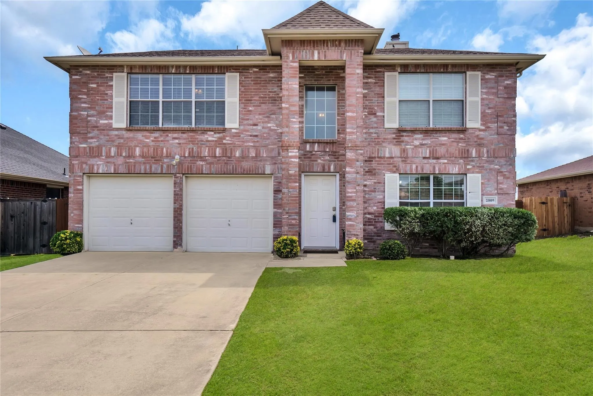 Single Family Residence For Rent in Kaufman County , 2009 Songbird Drive, Forney, Texas 75126, 4 Bedroom, 3 Bathroom, 2 Garage spaces, 2,376 Sqft, built in 2005, mls#21407100, Real Estate Agent in Forney, Homes For Rent in Kaufman county, Homes For Rent in Forney, Realtor in Forney Texas, Real Estate Brokerage Independent Realty Texas, Luminita Cordes Realtor