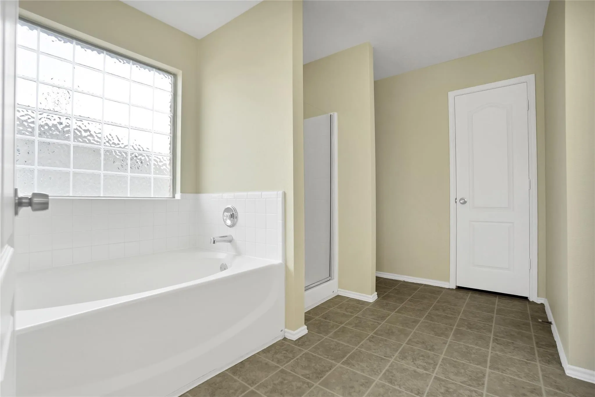Single Family Residence For Rent in Kaufman County , 2009 Songbird Drive, Forney, Texas 75126, 4 Bedroom, 3 Bathroom, 2 Garage spaces, 2,376 Sqft, built in 2005, mls#21407100, Real Estate Agent in Forney, Homes For Rent in Kaufman county, Homes For Rent in Forney, Realtor in Forney Texas, Real Estate Brokerage Independent Realty Texas, Luminita Cordes Realtor