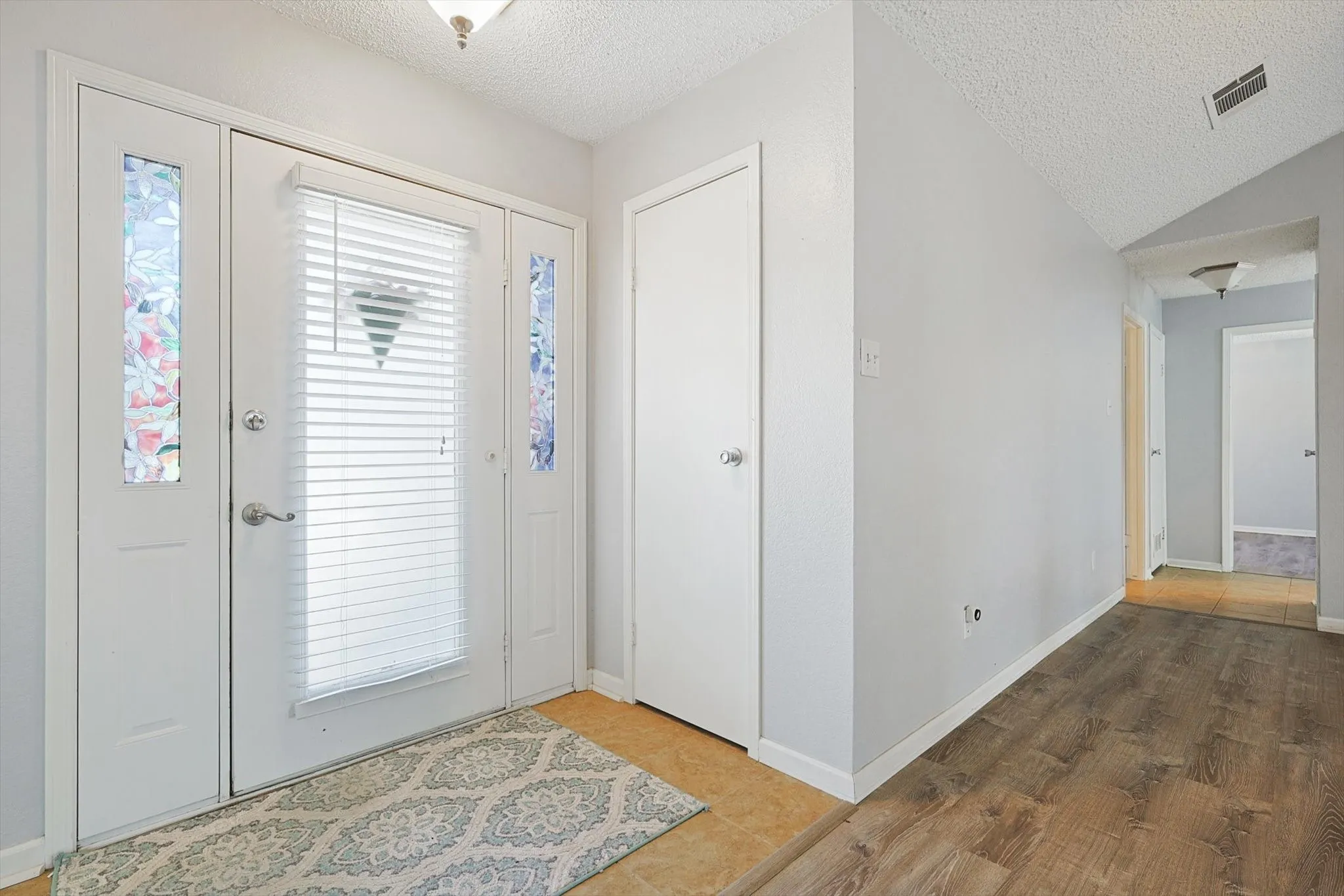 Single Family Residence For Rent in Dallas County , 266 Pinyon Lane, Coppell, Texas 75019, 3 Bedroom, 2 Bathroom, 2 Garage spaces, 1,598 Sqft, built in 1985, mls#21408214, Real Estate Agent in Coppell, Homes For Rent in Dallas county, Homes For Rent in Coppell, Realtor in Coppell Texas, Real Estate Brokerage Independent Realty Texas, Luminita Cordes Realtor