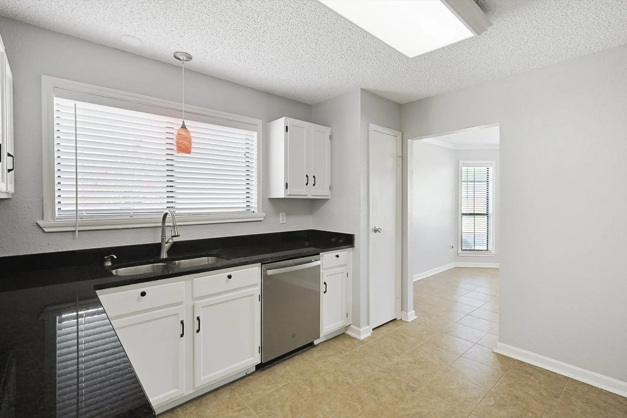 Single Family Residence For Rent in Dallas County , 266 Pinyon Lane, Coppell, Texas 75019, 3 Bedroom, 2 Bathroom, 2 Garage spaces, 1,598 Sqft, built in 1985, mls#21408214, Real Estate Agent in Coppell, Homes For Rent in Dallas county, Homes For Rent in Coppell, Realtor in Coppell Texas, Real Estate Brokerage Independent Realty Texas, Luminita Cordes Realtor