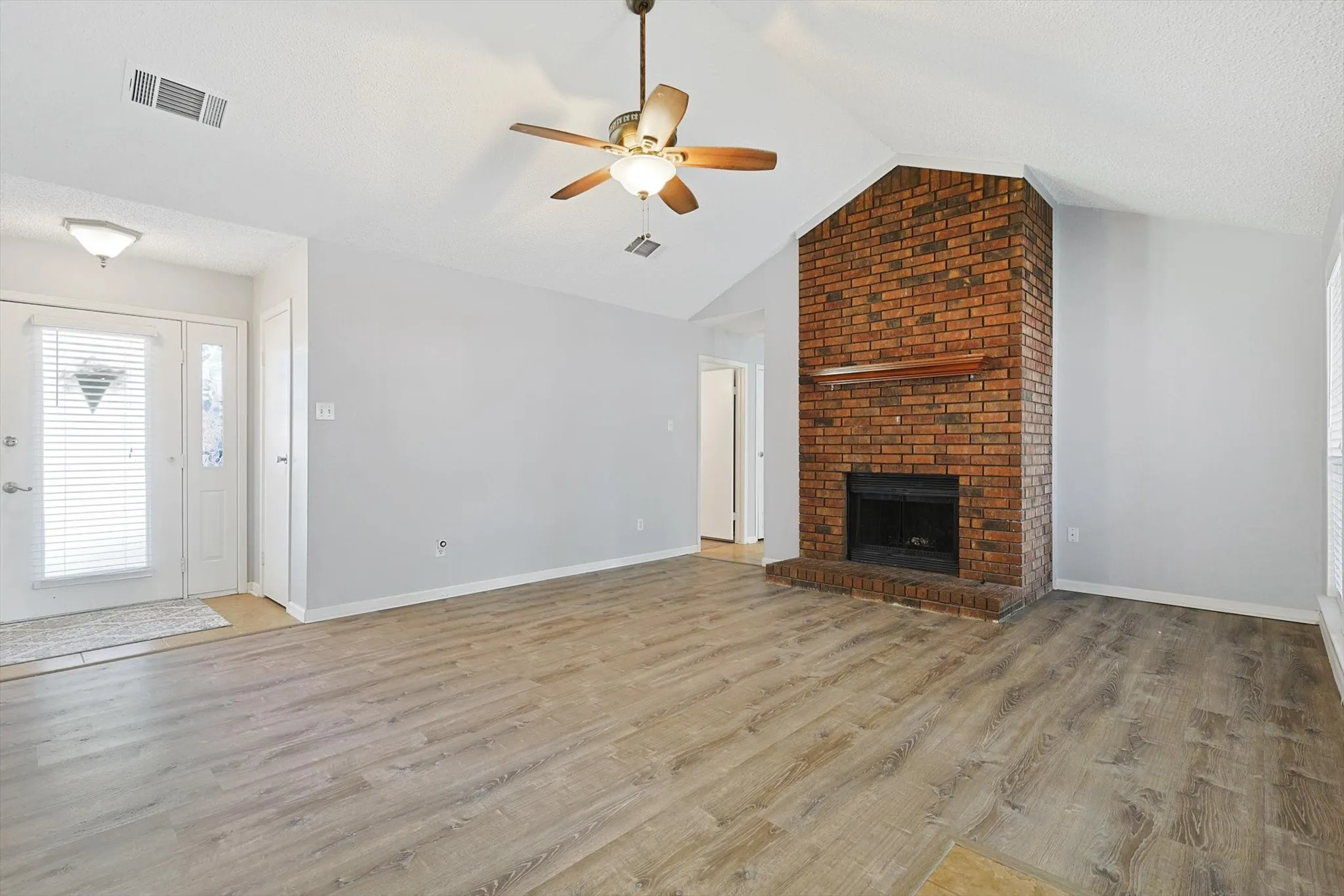 Single Family Residence For Rent in Dallas County , 266 Pinyon Lane, Coppell, Texas 75019, 3 Bedroom, 2 Bathroom, 2 Garage spaces, 1,598 Sqft, built in 1985, mls#21408214, Real Estate Agent in Coppell, Homes For Rent in Dallas county, Homes For Rent in Coppell, Realtor in Coppell Texas, Real Estate Brokerage Independent Realty Texas, Luminita Cordes Realtor