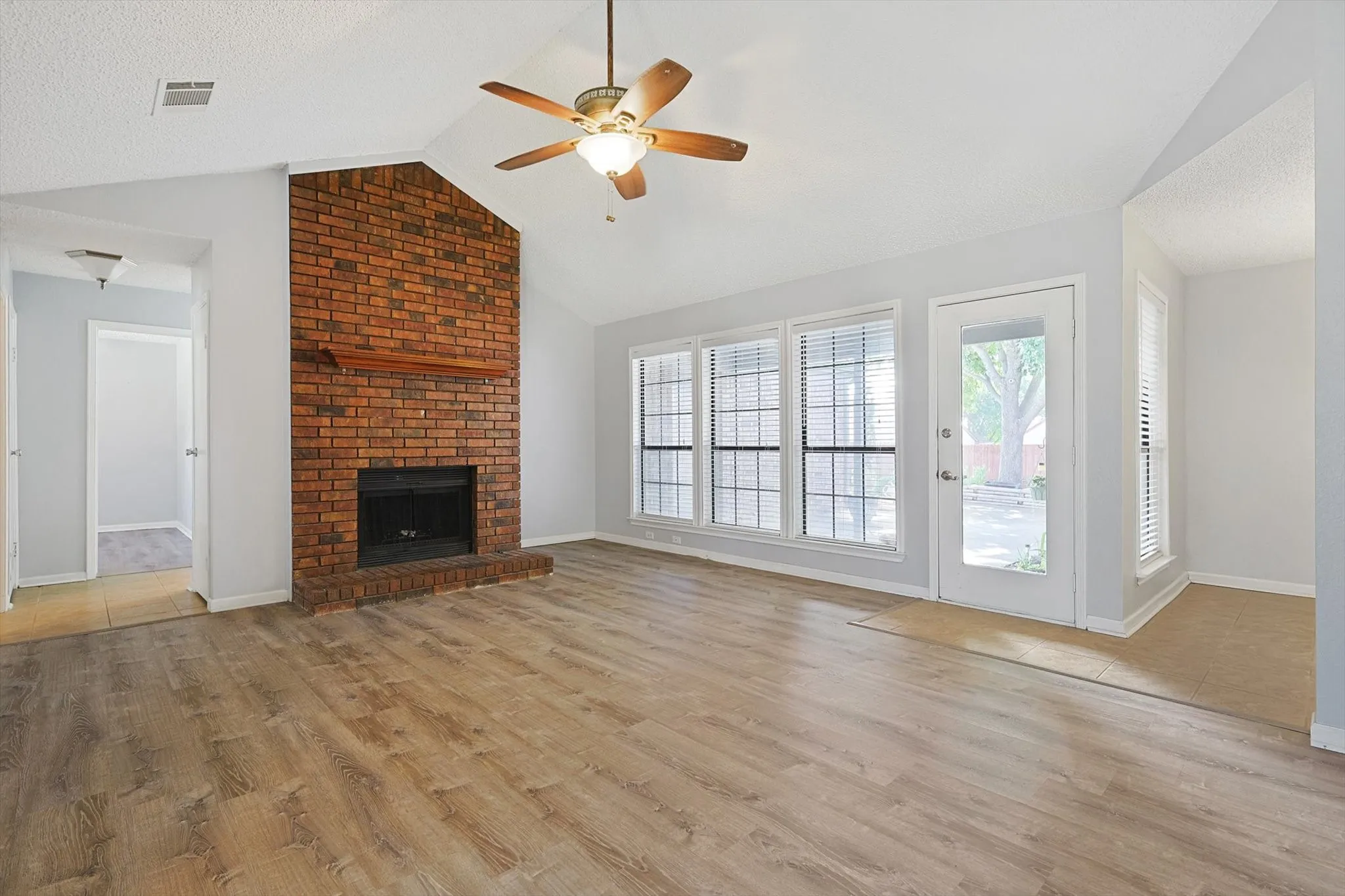 Single Family Residence For Rent in Dallas County , 266 Pinyon Lane, Coppell, Texas 75019, 3 Bedroom, 2 Bathroom, 2 Garage spaces, 1,598 Sqft, built in 1985, mls#21408214, Real Estate Agent in Coppell, Homes For Rent in Dallas county, Homes For Rent in Coppell, Realtor in Coppell Texas, Real Estate Brokerage Independent Realty Texas, Luminita Cordes Realtor