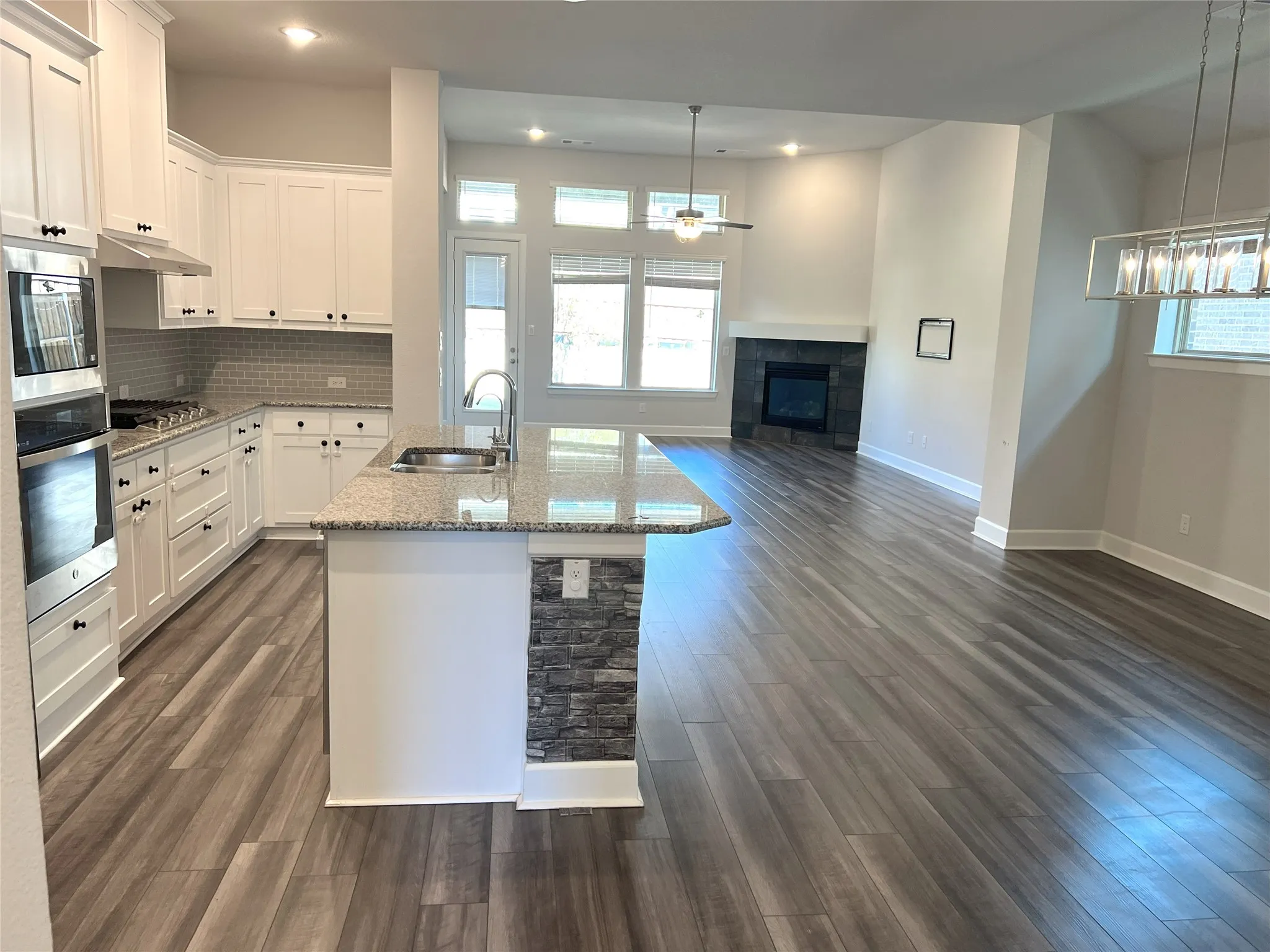 Single Family Residence For Rent in Denton County , 352 Foxthorne Way, Little Elm, Texas 75068, 4 Bedroom, 3 Bathroom, 2 Garage spaces, 2,251 Sqft, built in 2022, mls#21400660, Real Estate Agent in Little Elm, Homes For Rent in Denton county, Homes For Rent in Little Elm, Realtor in Little Elm Texas, Real Estate Brokerage Independent Realty Texas, Luminita Cordes Realtor
