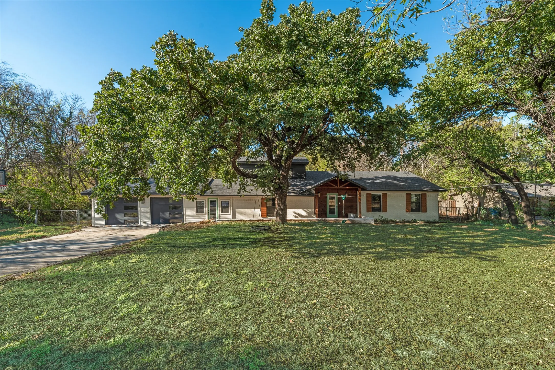 Single Family Residence For Rent in Denton County , 316 Old Justin Road, Argyle, Texas 76226, 4 Bedroom, 3 Bathroom, 2 Garage spaces, 2,449 Sqft, built in 1978, mls#21406215, Real Estate Agent in Argyle, Homes For Rent in Denton county, Homes For Rent in Argyle, Realtor in Argyle Texas, Real Estate Brokerage Independent Realty Texas, Luminita Cordes Realtor