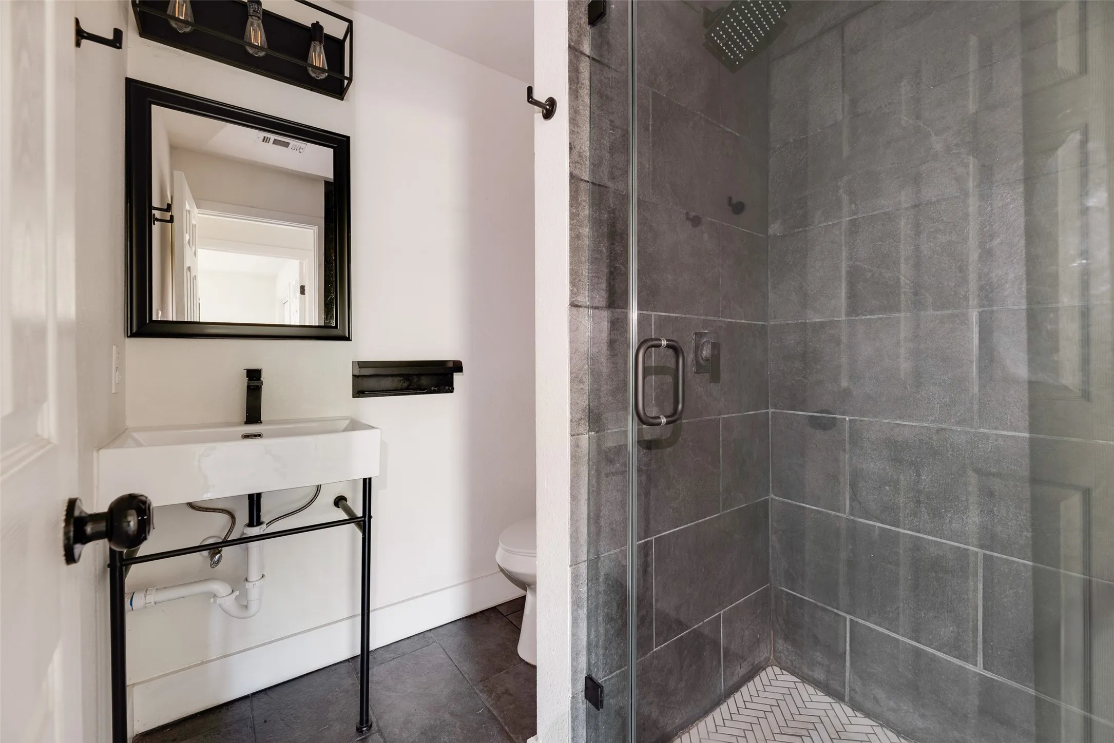 2nd Bathroom