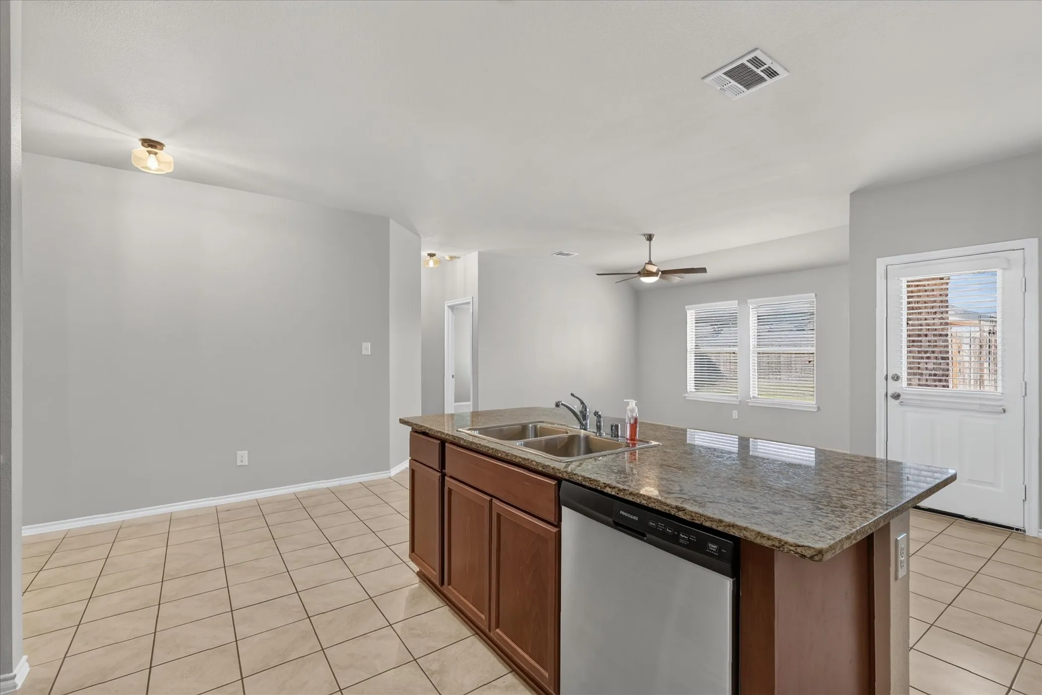 Single Family Residence For Rent in Rockwall County , 1049 Sewell Drive, Fate, Texas 75189, 4 Bedroom, 2 Bathroom, 2 Garage spaces, 1,542 Sqft, built in 2017, mls#21407112, Real Estate Agent in Fate, Homes For Rent in Rockwall county, Homes For Rent in Fate, Realtor in Fate Texas, Real Estate Brokerage Independent Realty Texas, Luminita Cordes Realtor