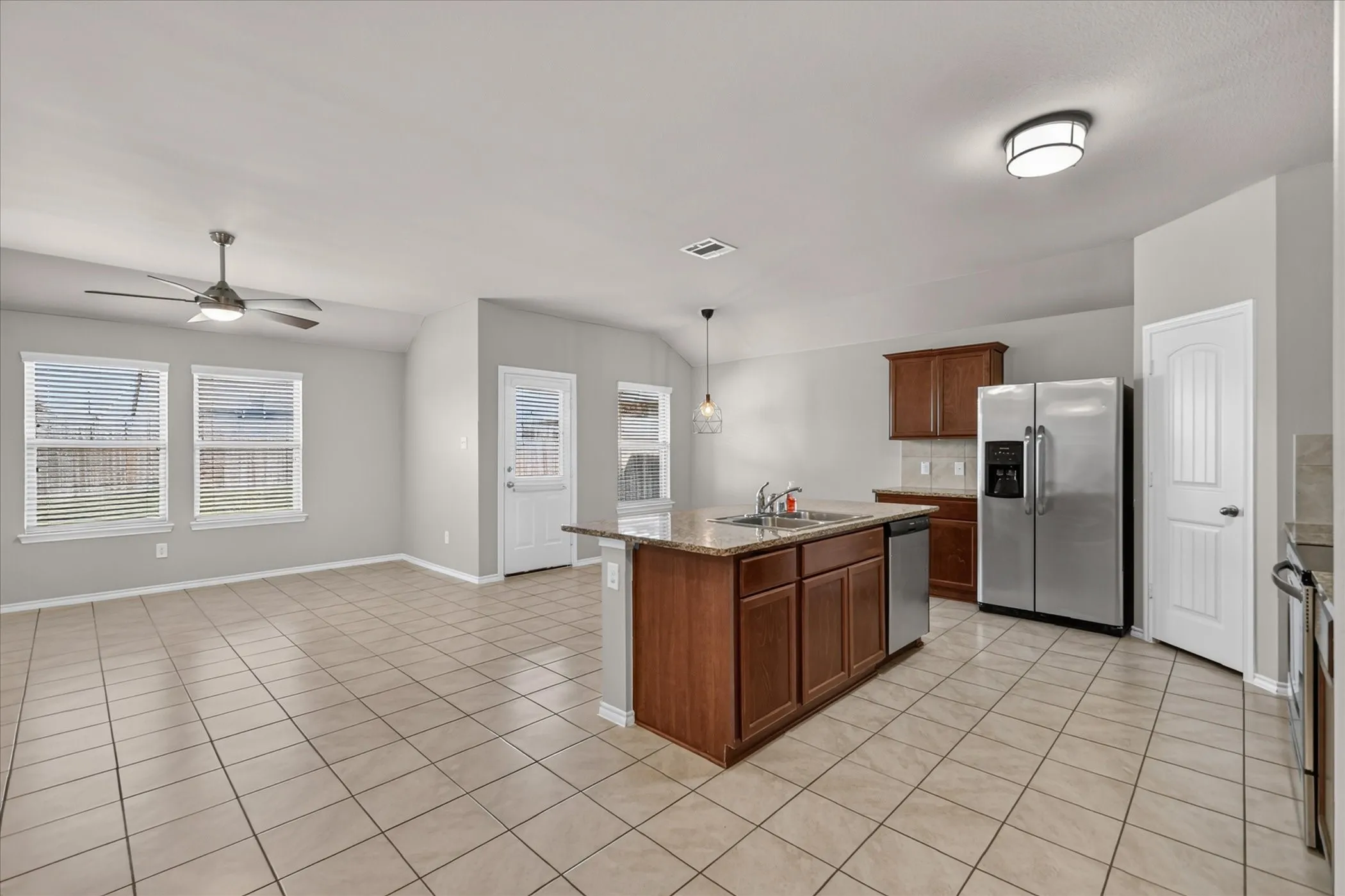 Single Family Residence For Rent in Rockwall County , 1049 Sewell Drive, Fate, Texas 75189, 4 Bedroom, 2 Bathroom, 2 Garage spaces, 1,542 Sqft, built in 2017, mls#21407112, Real Estate Agent in Fate, Homes For Rent in Rockwall county, Homes For Rent in Fate, Realtor in Fate Texas, Real Estate Brokerage Independent Realty Texas, Luminita Cordes Realtor
