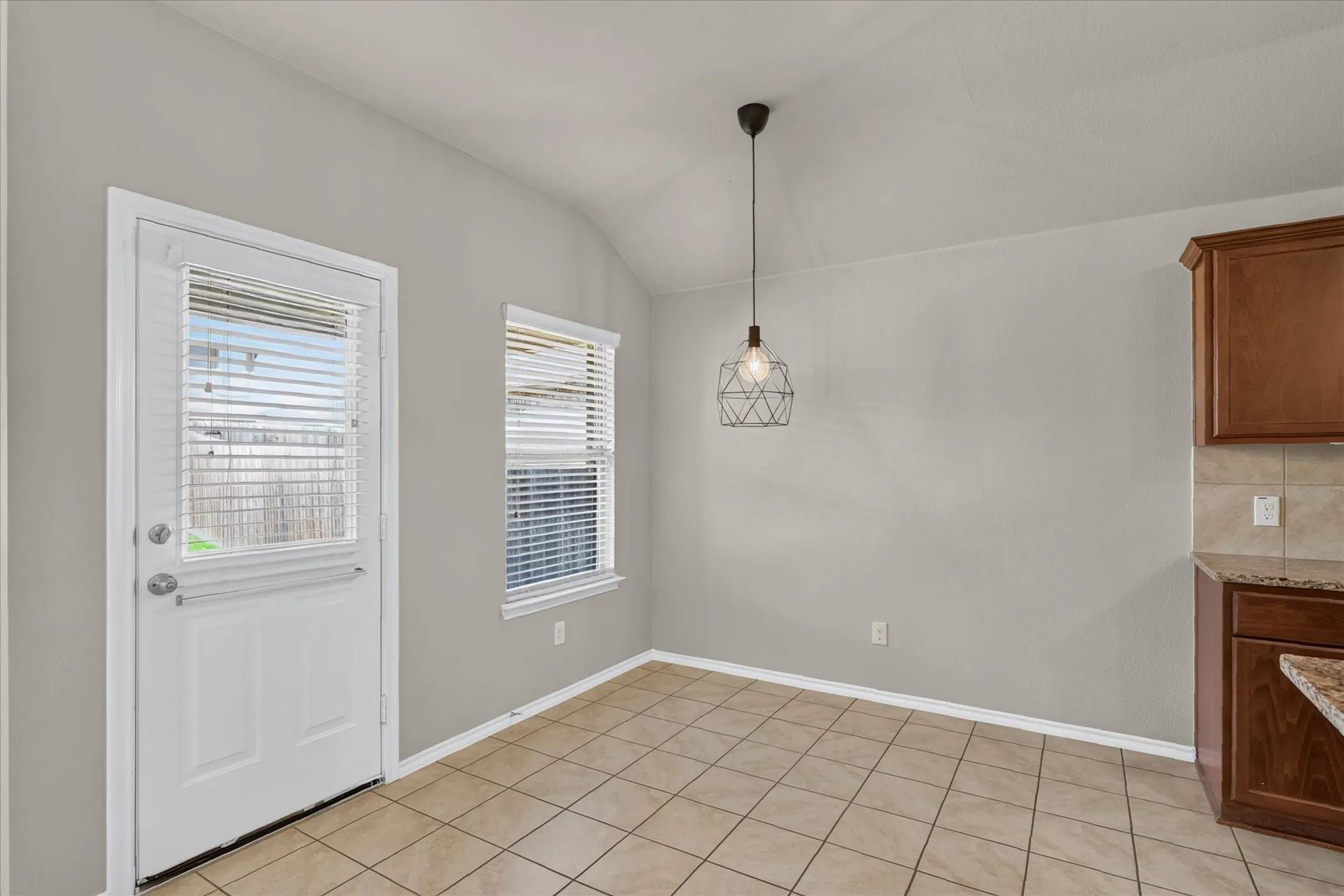 Single Family Residence For Rent in Rockwall County , 1049 Sewell Drive, Fate, Texas 75189, 4 Bedroom, 2 Bathroom, 2 Garage spaces, 1,542 Sqft, built in 2017, mls#21407112, Real Estate Agent in Fate, Homes For Rent in Rockwall county, Homes For Rent in Fate, Realtor in Fate Texas, Real Estate Brokerage Independent Realty Texas, Luminita Cordes Realtor