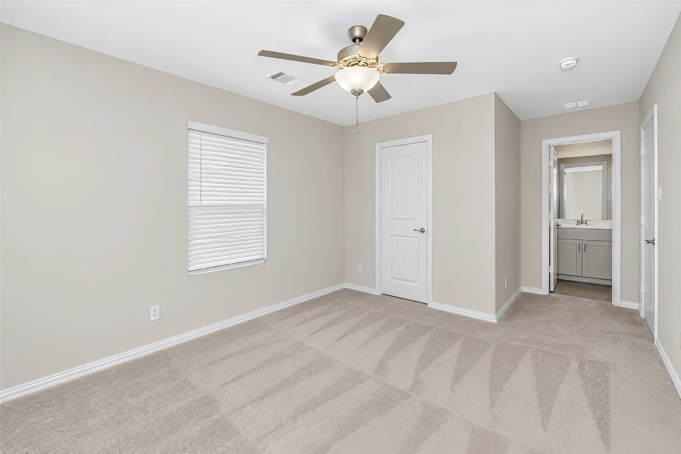Single Family Residence For Rent in Tarrant County , 2148 Bellatrix Drive, Haslet, Texas 76052, 4 Bedroom, 4 Bathroom, Garage spaces, 3,122 Sqft, built in 2021, mls#21407085, Real Estate Agent in Haslet, Homes For Rent in Tarrant county, Homes For Rent in Haslet, Realtor in Haslet Texas, Real Estate Brokerage Independent Realty Texas, Luminita Cordes Realtor