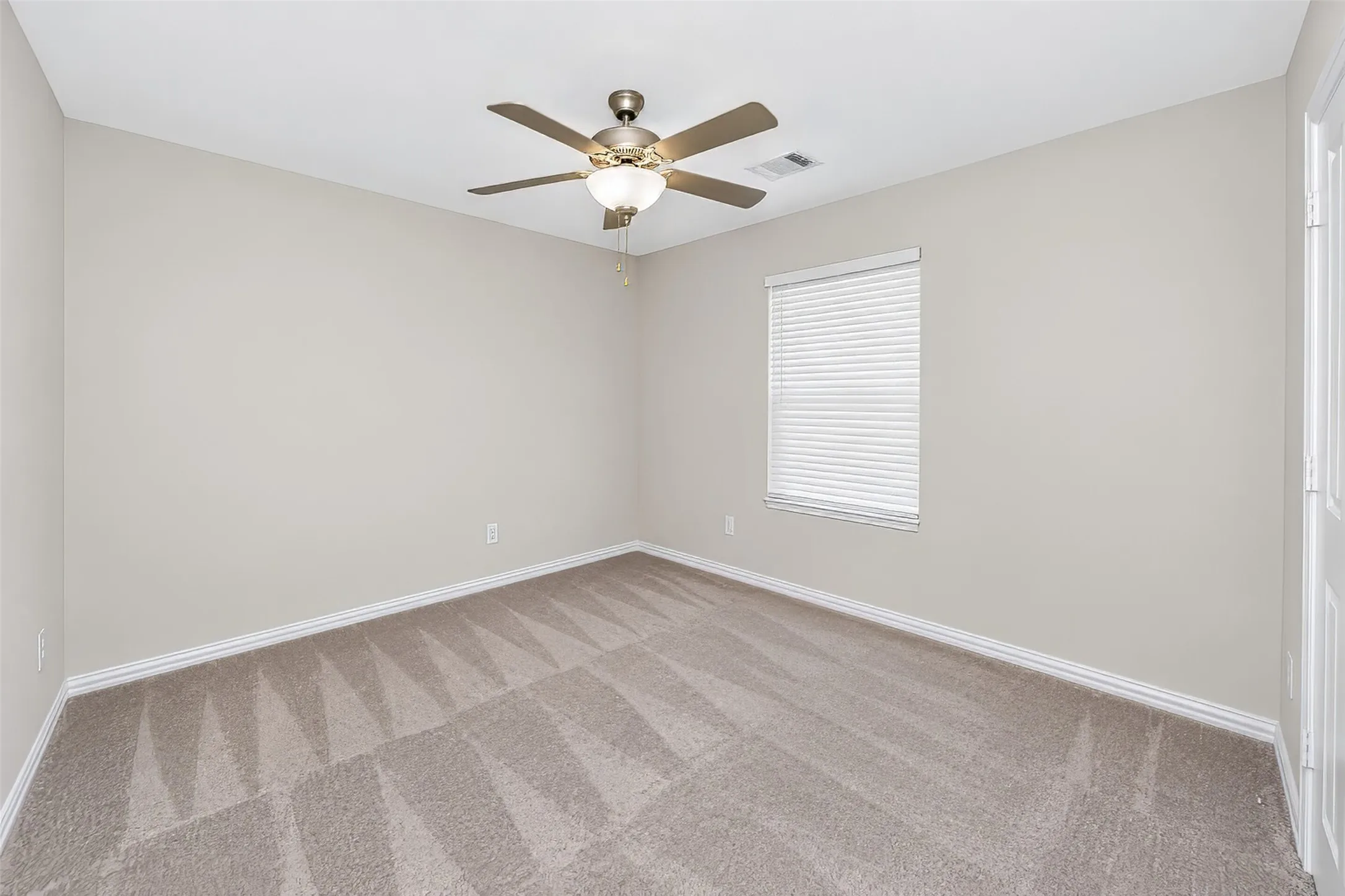 Single Family Residence For Rent in Tarrant County , 2148 Bellatrix Drive, Haslet, Texas 76052, 4 Bedroom, 4 Bathroom, Garage spaces, 3,122 Sqft, built in 2021, mls#21407085, Real Estate Agent in Haslet, Homes For Rent in Tarrant county, Homes For Rent in Haslet, Realtor in Haslet Texas, Real Estate Brokerage Independent Realty Texas, Luminita Cordes Realtor