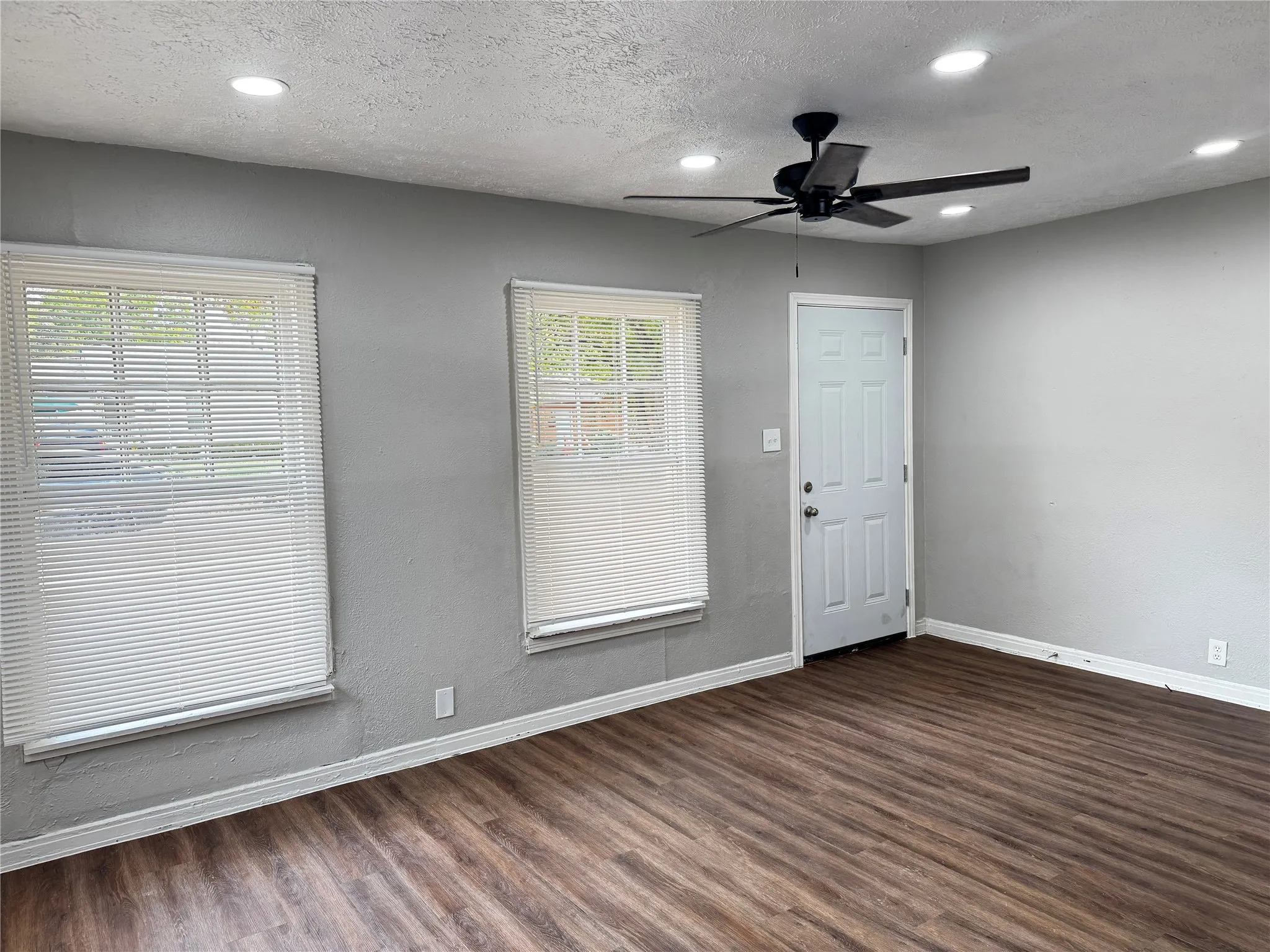 Single Family Residence For Rent in Dallas County , 6338 Belgrade Avenue, Dallas, Texas 75227, 3 Bedroom, 2 Bathroom, 1 Garage spaces, 822 Sqft, built in 1948, mls#21408219, Real Estate Agent in Dallas, Homes For Rent in Dallas county, Homes For Rent in Dallas, Realtor in Dallas Texas, Real Estate Brokerage Independent Realty Texas, Luminita Cordes Realtor