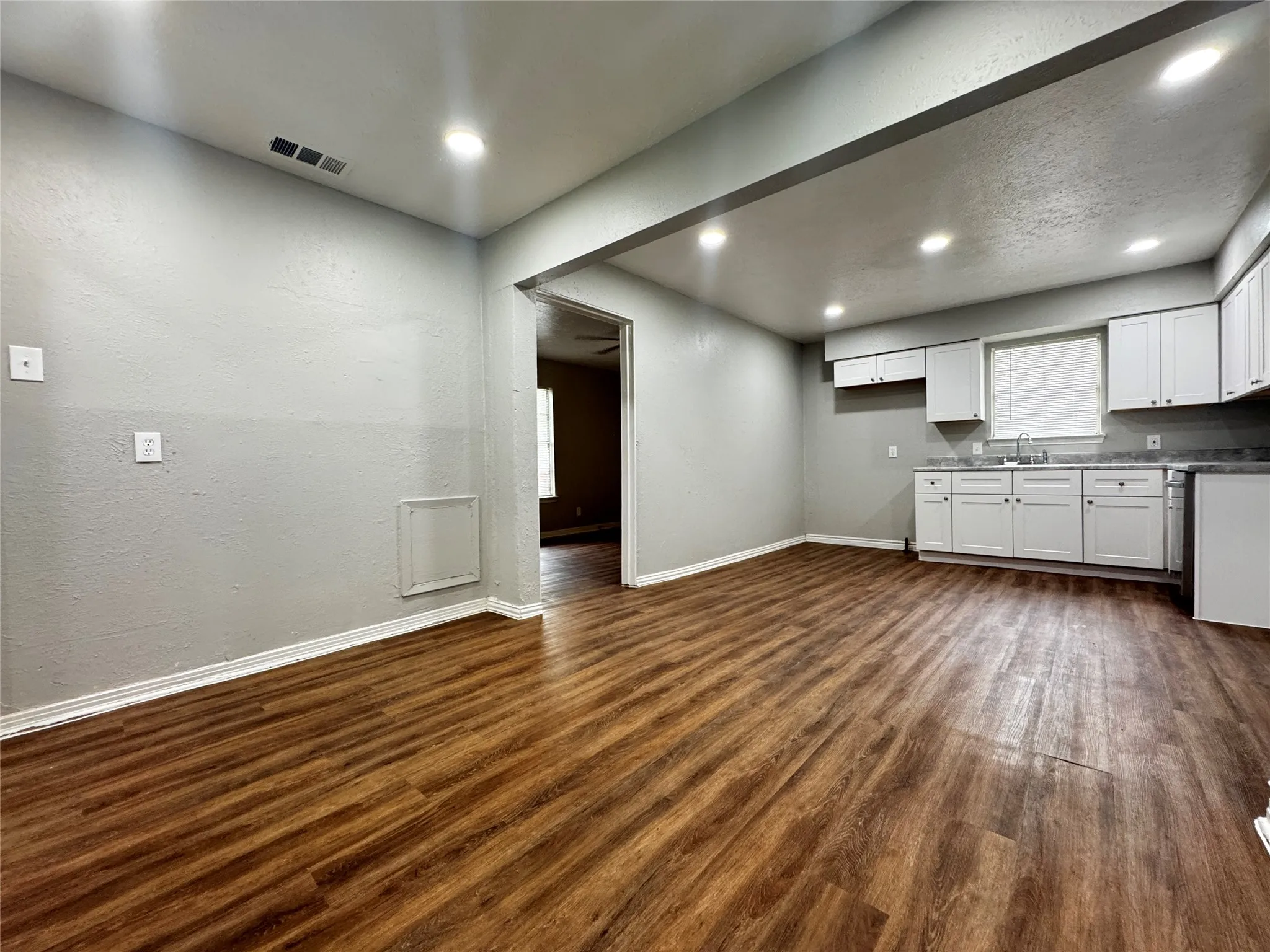 Single Family Residence For Rent in Dallas County , 6338 Belgrade Avenue, Dallas, Texas 75227, 3 Bedroom, 2 Bathroom, 1 Garage spaces, 822 Sqft, built in 1948, mls#21408219, Real Estate Agent in Dallas, Homes For Rent in Dallas county, Homes For Rent in Dallas, Realtor in Dallas Texas, Real Estate Brokerage Independent Realty Texas, Luminita Cordes Realtor