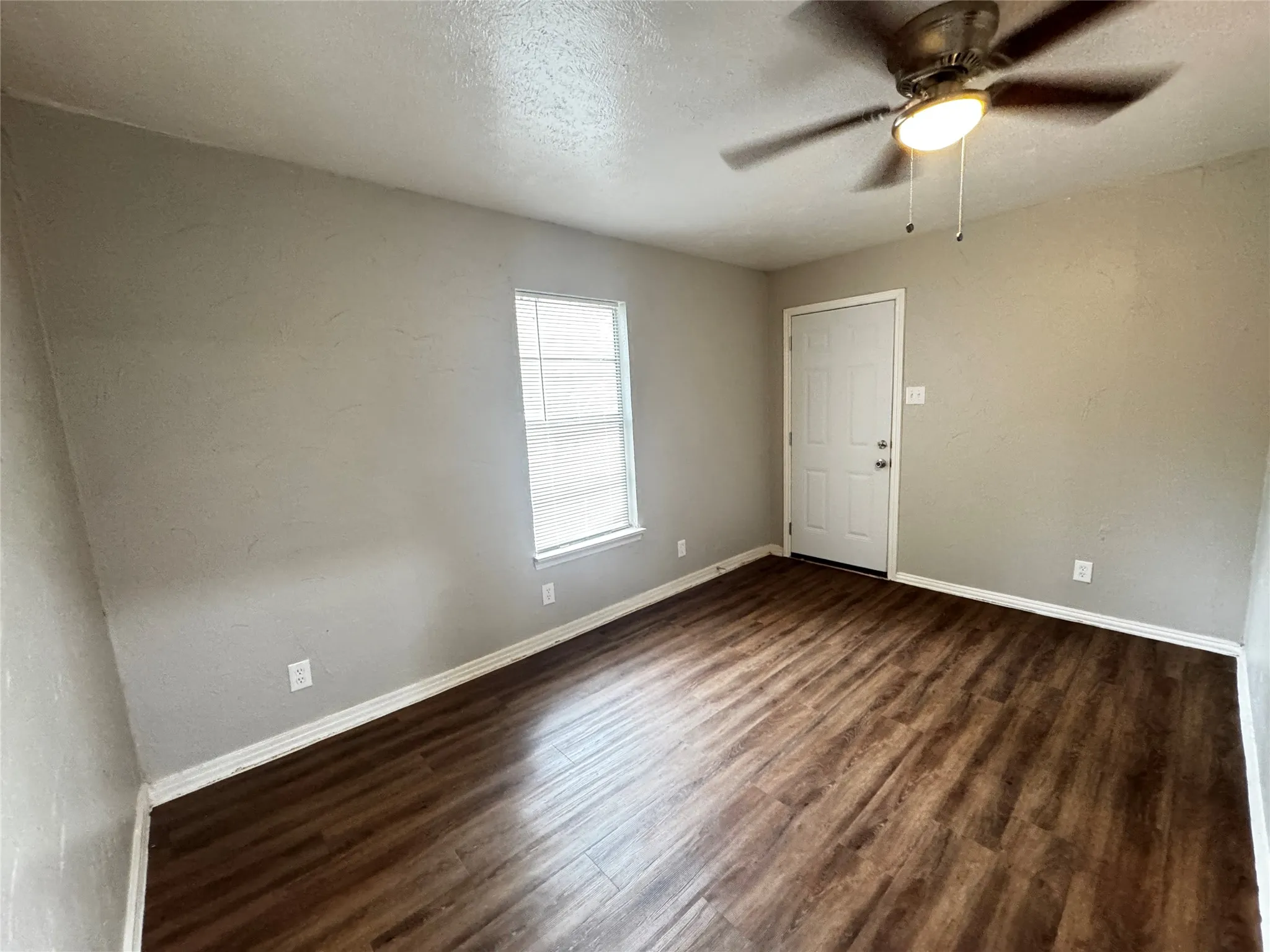 Single Family Residence For Rent in Dallas County , 6338 Belgrade Avenue, Dallas, Texas 75227, 3 Bedroom, 2 Bathroom, 1 Garage spaces, 822 Sqft, built in 1948, mls#21408219, Real Estate Agent in Dallas, Homes For Rent in Dallas county, Homes For Rent in Dallas, Realtor in Dallas Texas, Real Estate Brokerage Independent Realty Texas, Luminita Cordes Realtor