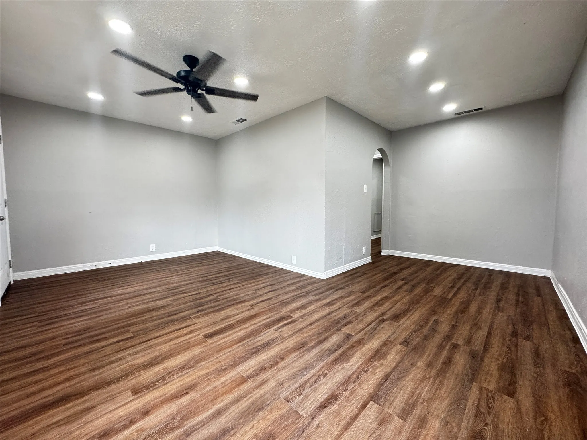 Single Family Residence For Rent in Dallas County , 6338 Belgrade Avenue, Dallas, Texas 75227, 3 Bedroom, 2 Bathroom, 1 Garage spaces, 822 Sqft, built in 1948, mls#21408219, Real Estate Agent in Dallas, Homes For Rent in Dallas county, Homes For Rent in Dallas, Realtor in Dallas Texas, Real Estate Brokerage Independent Realty Texas, Luminita Cordes Realtor