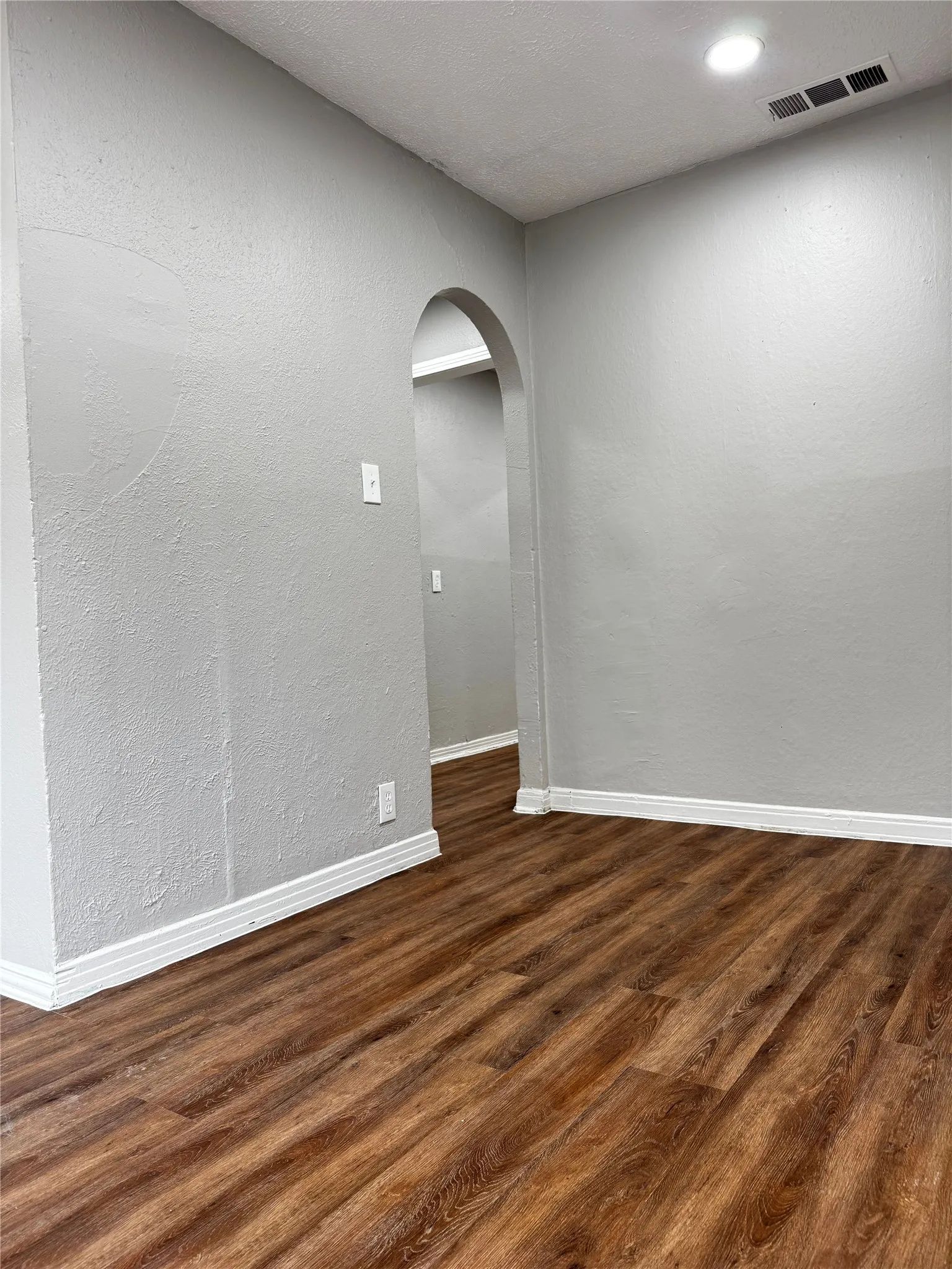Single Family Residence For Rent in Dallas County , 6338 Belgrade Avenue, Dallas, Texas 75227, 3 Bedroom, 2 Bathroom, 1 Garage spaces, 822 Sqft, built in 1948, mls#21408219, Real Estate Agent in Dallas, Homes For Rent in Dallas county, Homes For Rent in Dallas, Realtor in Dallas Texas, Real Estate Brokerage Independent Realty Texas, Luminita Cordes Realtor