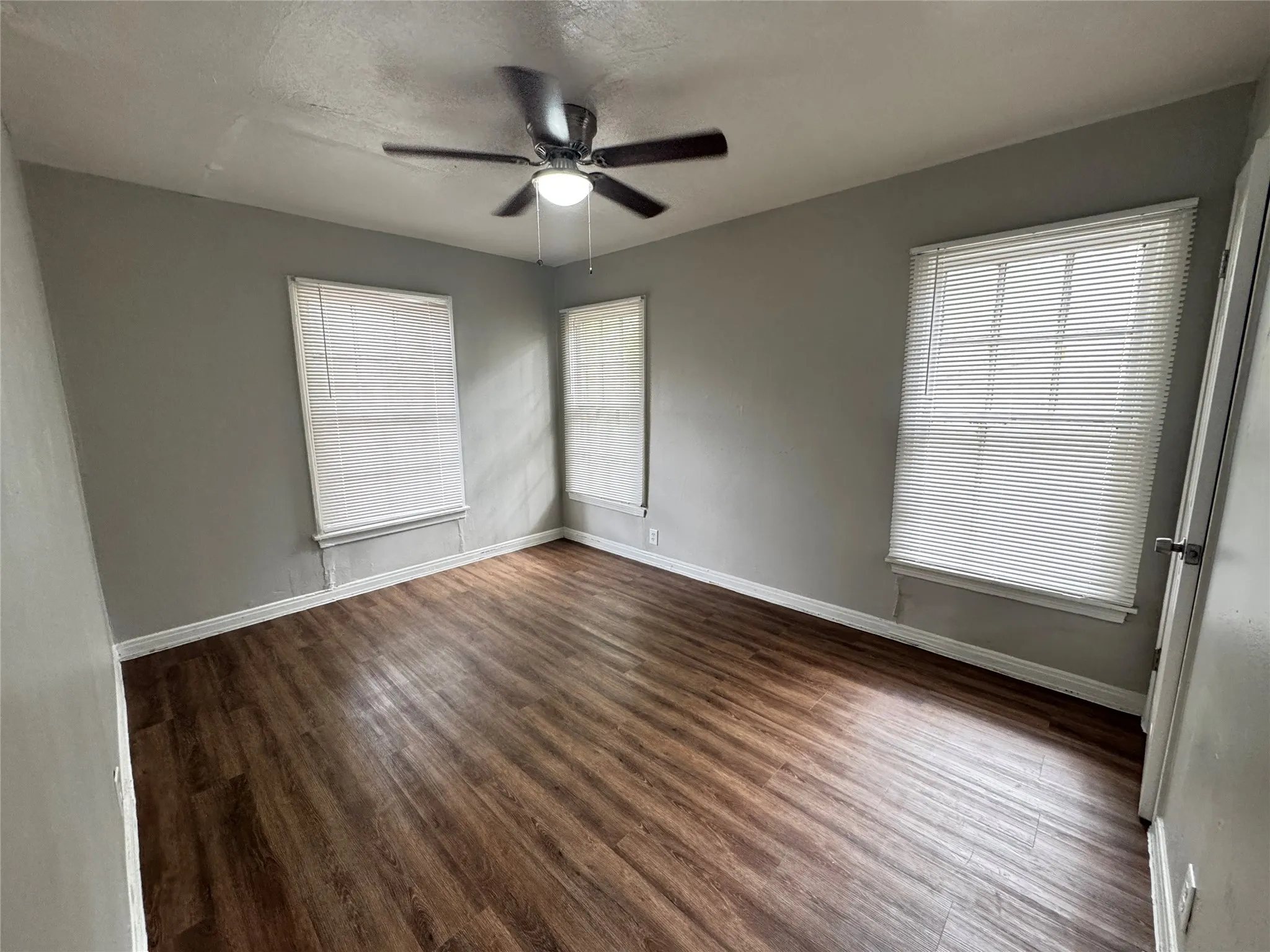Single Family Residence For Rent in Dallas County , 6338 Belgrade Avenue, Dallas, Texas 75227, 3 Bedroom, 2 Bathroom, 1 Garage spaces, 822 Sqft, built in 1948, mls#21408219, Real Estate Agent in Dallas, Homes For Rent in Dallas county, Homes For Rent in Dallas, Realtor in Dallas Texas, Real Estate Brokerage Independent Realty Texas, Luminita Cordes Realtor