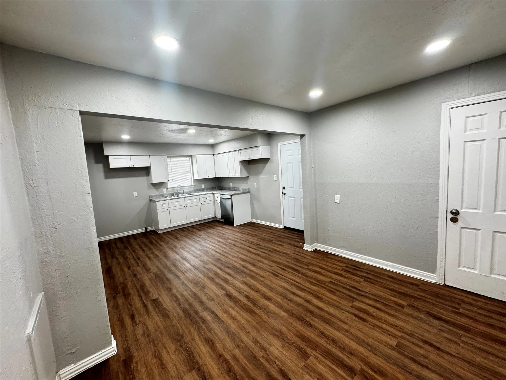 Single Family Residence For Rent in Dallas County , 6338 Belgrade Avenue, Dallas, Texas 75227, 3 Bedroom, 2 Bathroom, 1 Garage spaces, 822 Sqft, built in 1948, mls#21408219, Real Estate Agent in Dallas, Homes For Rent in Dallas county, Homes For Rent in Dallas, Realtor in Dallas Texas, Real Estate Brokerage Independent Realty Texas, Luminita Cordes Realtor