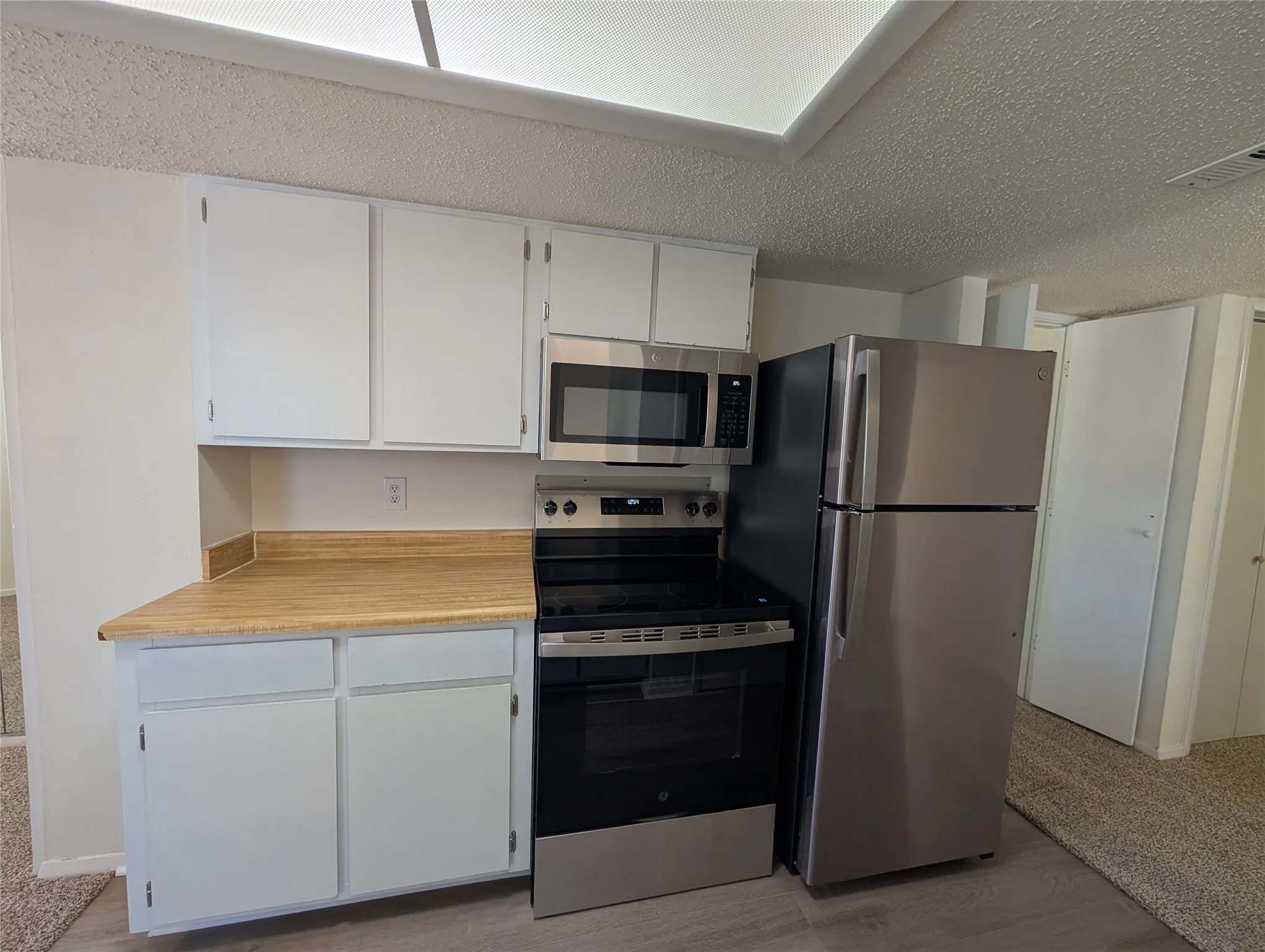 Condominium For Rent in Dallas County , 7431 Holly Hill Drive 219, Dallas, Texas 75231, 2 Bedroom, 2 Bathroom, Garage spaces, 959 Sqft, built in 1979, mls#21408222, Real Estate Agent in Dallas, Homes For Rent in Dallas county, Homes For Rent in Dallas, Realtor in Dallas Texas, Real Estate Brokerage Independent Realty Texas, Luminita Cordes Realtor