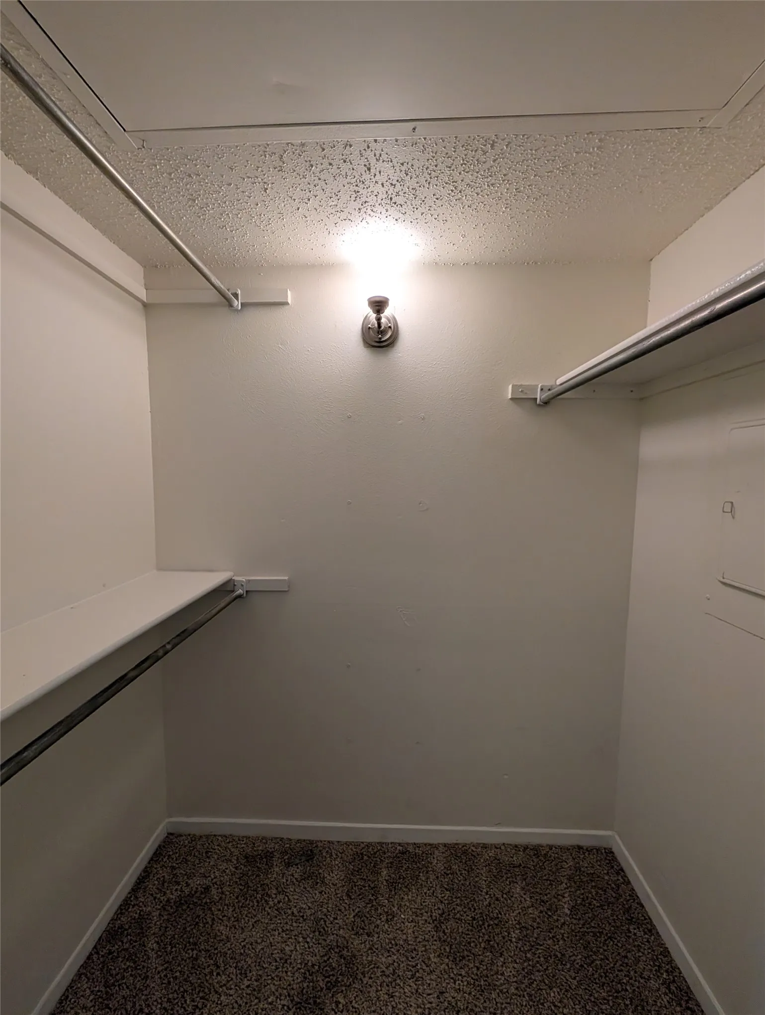 Condominium For Rent in Dallas County , 7431 Holly Hill Drive 219, Dallas, Texas 75231, 2 Bedroom, 2 Bathroom, Garage spaces, 959 Sqft, built in 1979, mls#21408222, Real Estate Agent in Dallas, Homes For Rent in Dallas county, Homes For Rent in Dallas, Realtor in Dallas Texas, Real Estate Brokerage Independent Realty Texas, Luminita Cordes Realtor