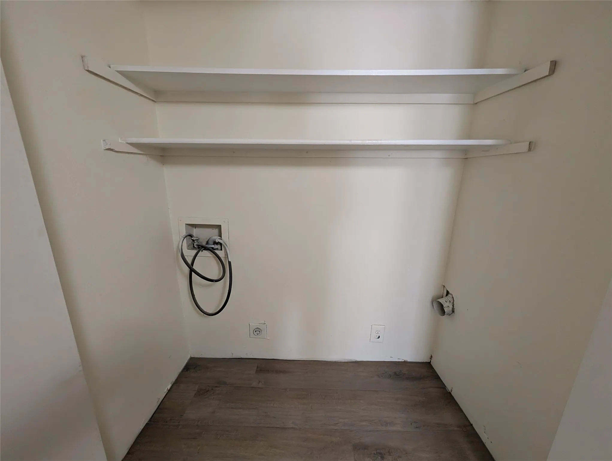 Condominium For Rent in Dallas County , 7431 Holly Hill Drive 219, Dallas, Texas 75231, 2 Bedroom, 2 Bathroom, Garage spaces, 959 Sqft, built in 1979, mls#21408222, Real Estate Agent in Dallas, Homes For Rent in Dallas county, Homes For Rent in Dallas, Realtor in Dallas Texas, Real Estate Brokerage Independent Realty Texas, Luminita Cordes Realtor