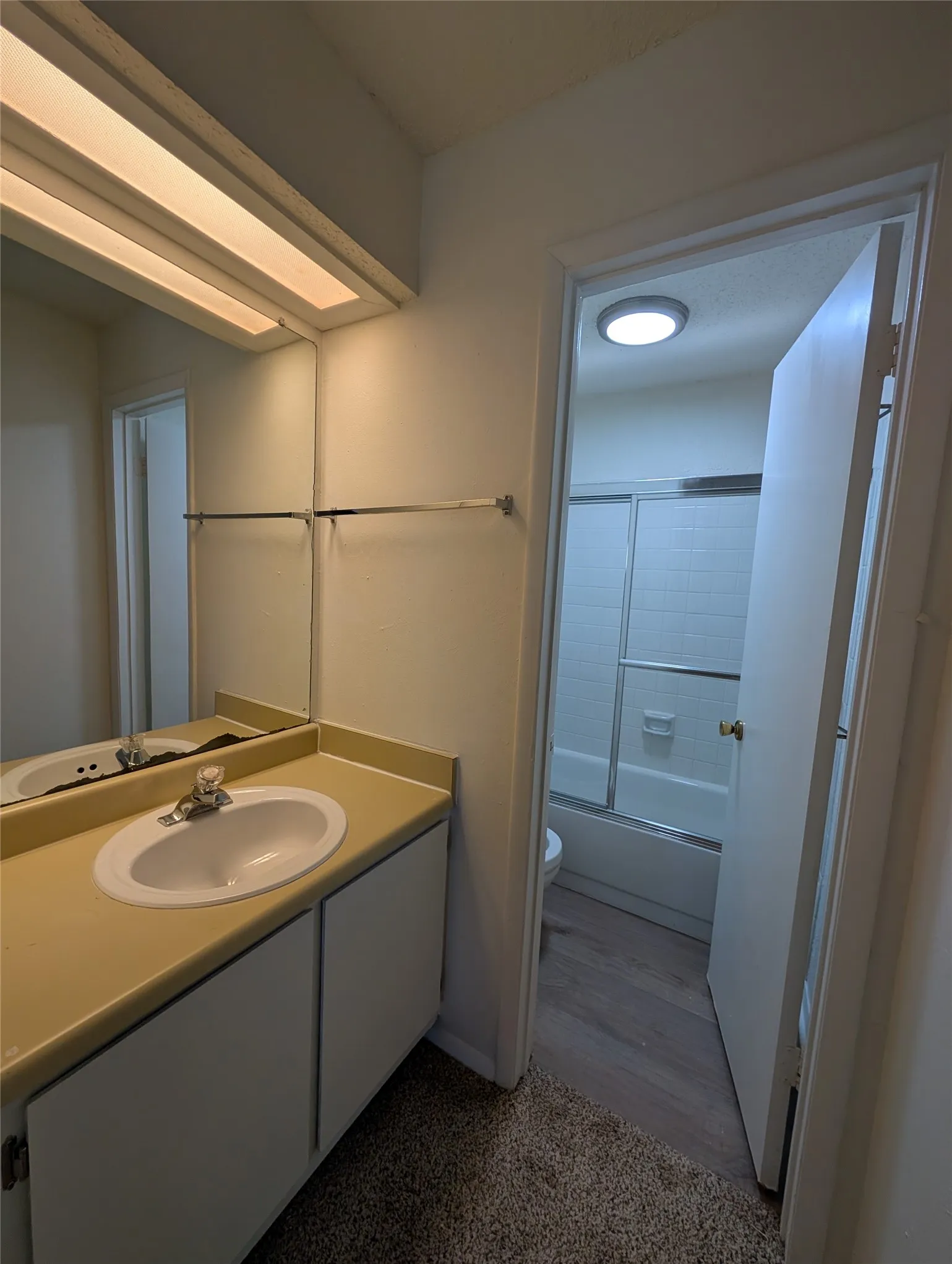 Condominium For Rent in Dallas County , 7431 Holly Hill Drive 219, Dallas, Texas 75231, 2 Bedroom, 2 Bathroom, Garage spaces, 959 Sqft, built in 1979, mls#21408222, Real Estate Agent in Dallas, Homes For Rent in Dallas county, Homes For Rent in Dallas, Realtor in Dallas Texas, Real Estate Brokerage Independent Realty Texas, Luminita Cordes Realtor