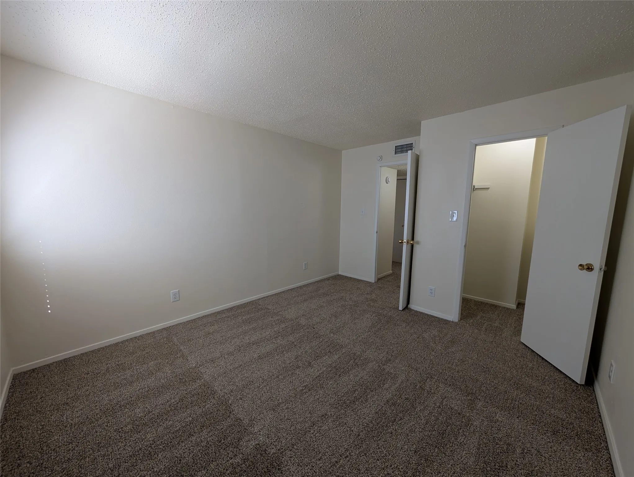 Condominium For Rent in Dallas County , 7431 Holly Hill Drive 219, Dallas, Texas 75231, 2 Bedroom, 2 Bathroom, Garage spaces, 959 Sqft, built in 1979, mls#21408222, Real Estate Agent in Dallas, Homes For Rent in Dallas county, Homes For Rent in Dallas, Realtor in Dallas Texas, Real Estate Brokerage Independent Realty Texas, Luminita Cordes Realtor