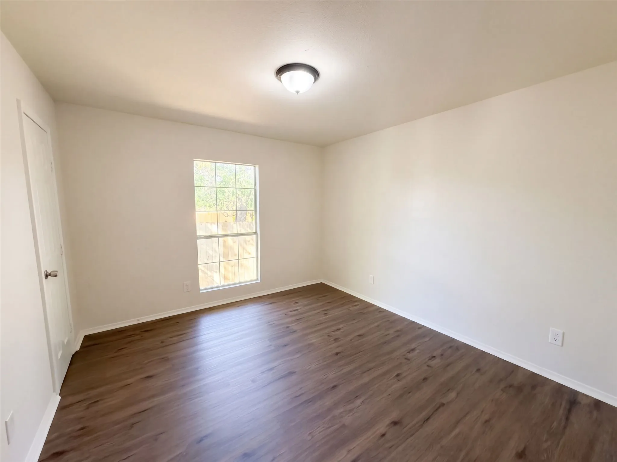 Single Family Residence For Sale in Dallas County , 1710 Cumberland Drive, Garland, Texas 75040, 5 Bedroom, 2 Bathroom, Garage spaces, 1,672 Sqft, built in 2002, mls#21407069, Real Estate Agent in Garland, Homes For Sale in Dallas county, Homes For Sale in Garland, Realtor in Garland Texas, Real Estate Brokerage Independent Realty Texas, Luminita Cordes Realtor