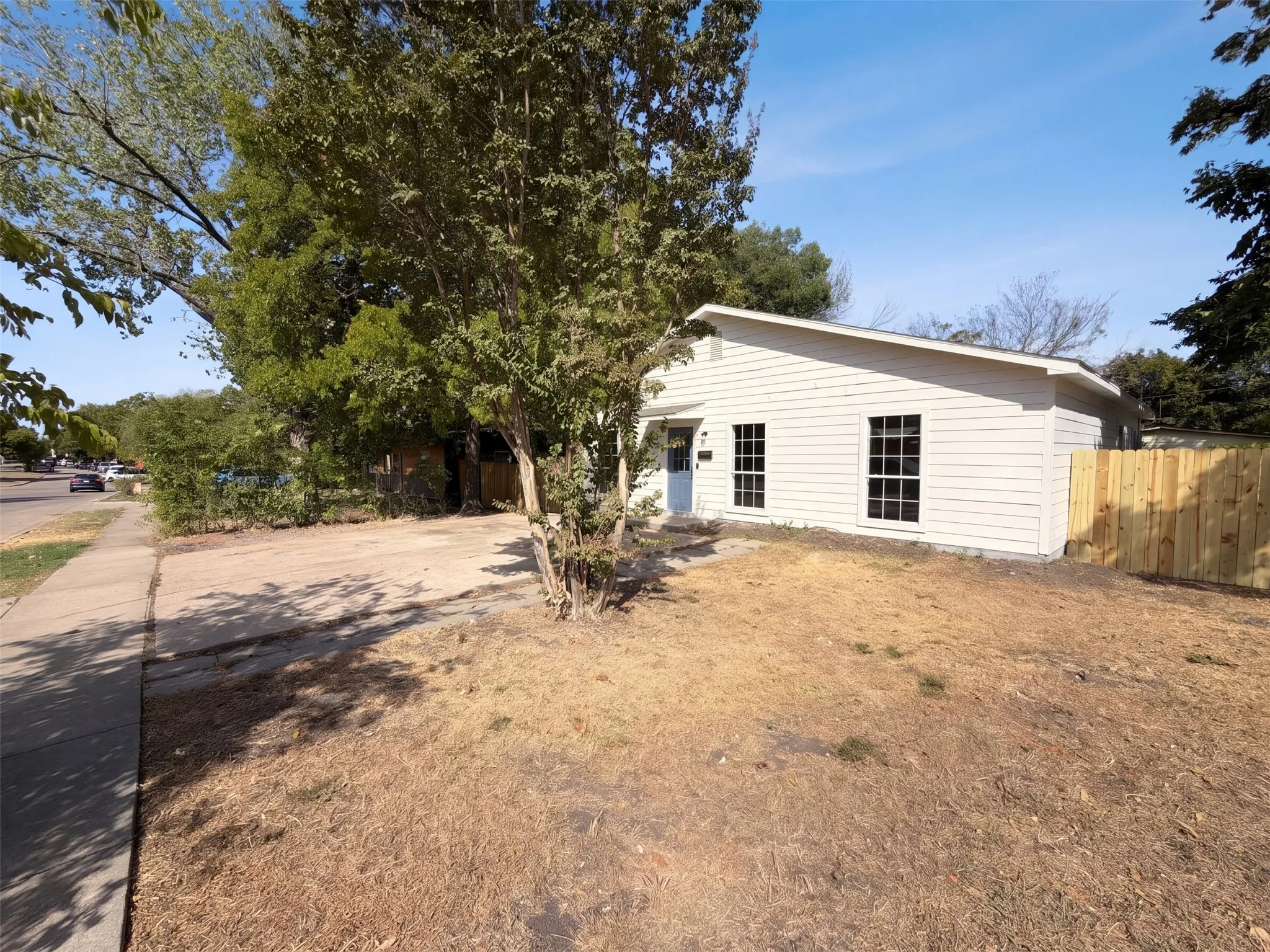 Single Family Residence For Sale in Dallas County , 1710 Cumberland Drive, Garland, Texas 75040, 5 Bedroom, 2 Bathroom, Garage spaces, 1,672 Sqft, built in 2002, mls#21407069, Real Estate Agent in Garland, Homes For Sale in Dallas county, Homes For Sale in Garland, Realtor in Garland Texas, Real Estate Brokerage Independent Realty Texas, Luminita Cordes Realtor