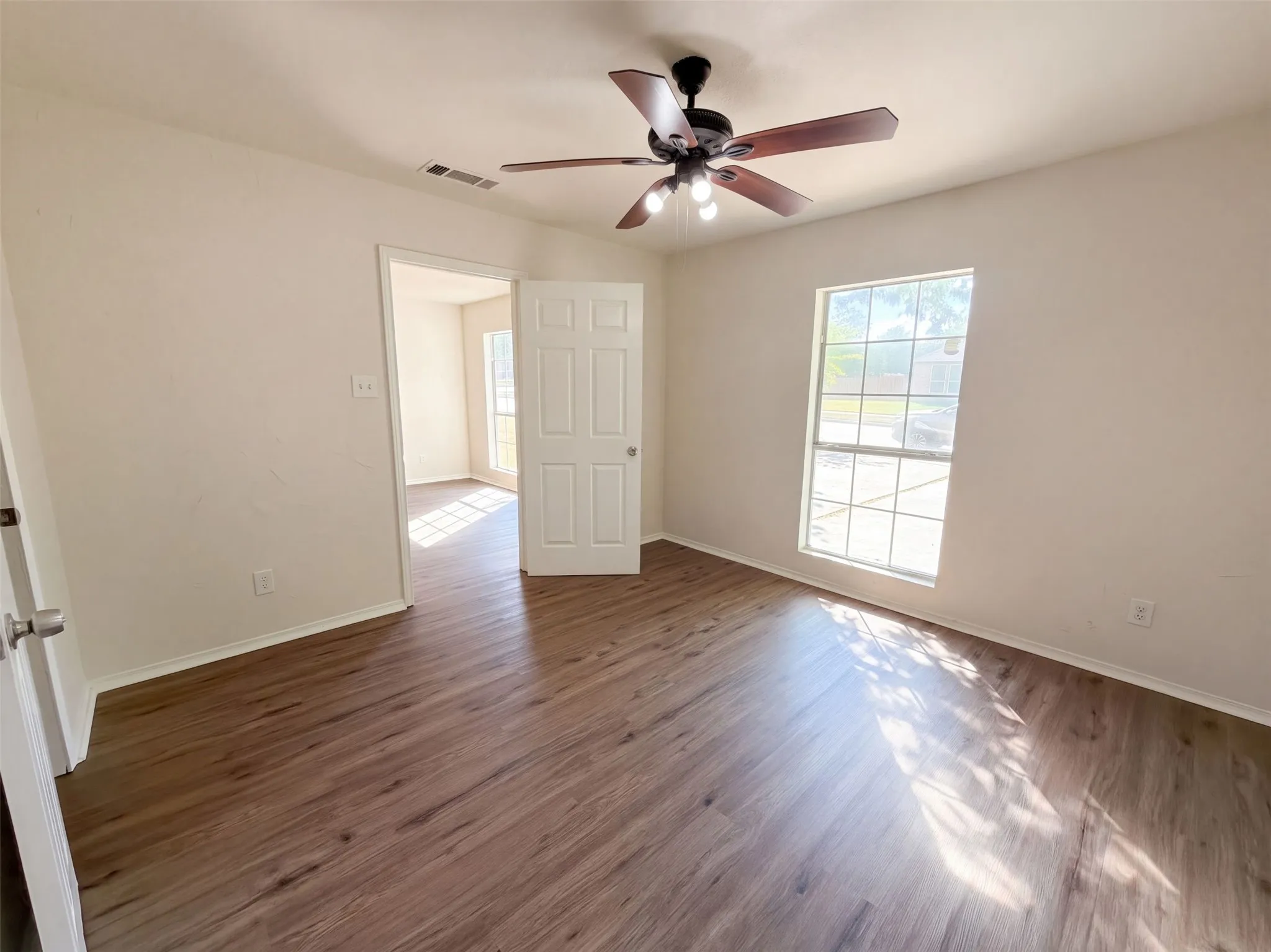 Single Family Residence For Sale in Dallas County , 1710 Cumberland Drive, Garland, Texas 75040, 5 Bedroom, 2 Bathroom, Garage spaces, 1,672 Sqft, built in 2002, mls#21407069, Real Estate Agent in Garland, Homes For Sale in Dallas county, Homes For Sale in Garland, Realtor in Garland Texas, Real Estate Brokerage Independent Realty Texas, Luminita Cordes Realtor