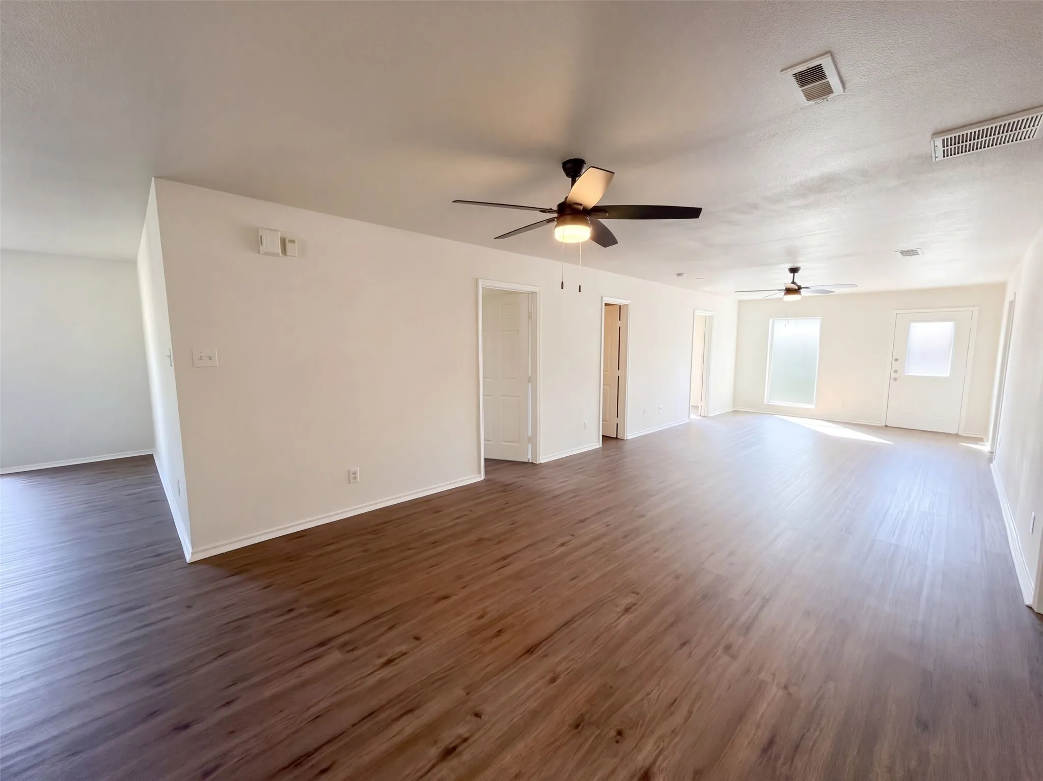 Single Family Residence For Sale in Dallas County , 1710 Cumberland Drive, Garland, Texas 75040, 5 Bedroom, 2 Bathroom, Garage spaces, 1,672 Sqft, built in 2002, mls#21407069, Real Estate Agent in Garland, Homes For Sale in Dallas county, Homes For Sale in Garland, Realtor in Garland Texas, Real Estate Brokerage Independent Realty Texas, Luminita Cordes Realtor