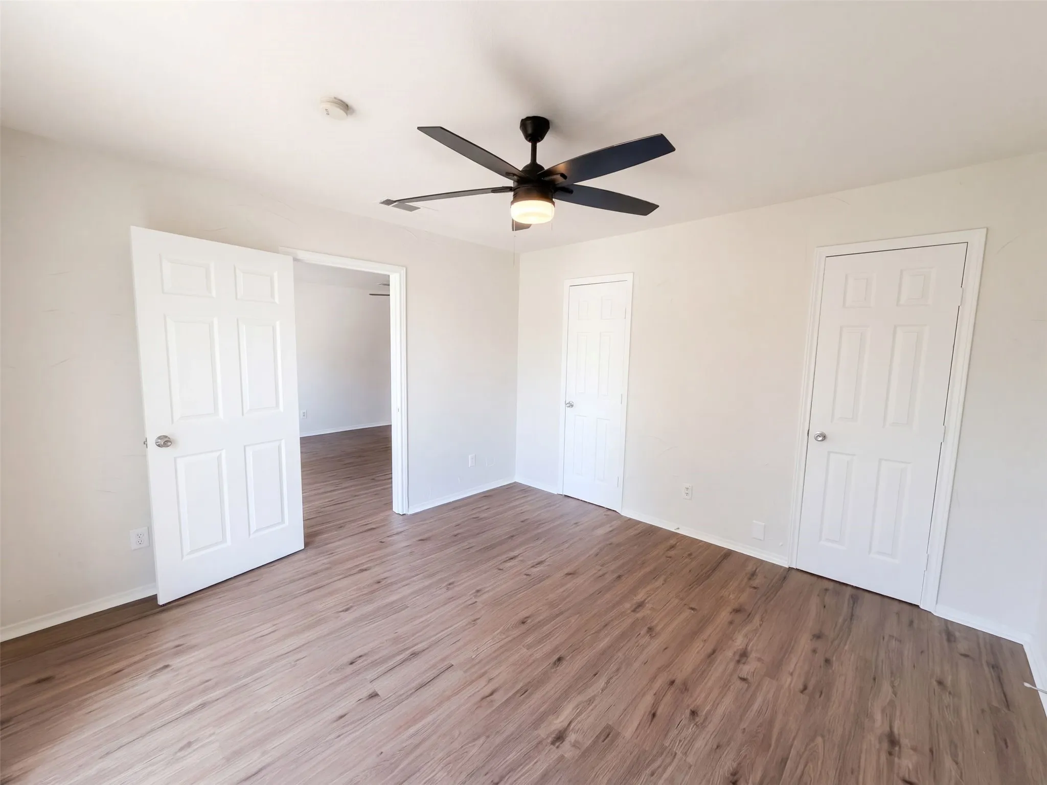 Single Family Residence For Sale in Dallas County , 1710 Cumberland Drive, Garland, Texas 75040, 5 Bedroom, 2 Bathroom, Garage spaces, 1,672 Sqft, built in 2002, mls#21407069, Real Estate Agent in Garland, Homes For Sale in Dallas county, Homes For Sale in Garland, Realtor in Garland Texas, Real Estate Brokerage Independent Realty Texas, Luminita Cordes Realtor