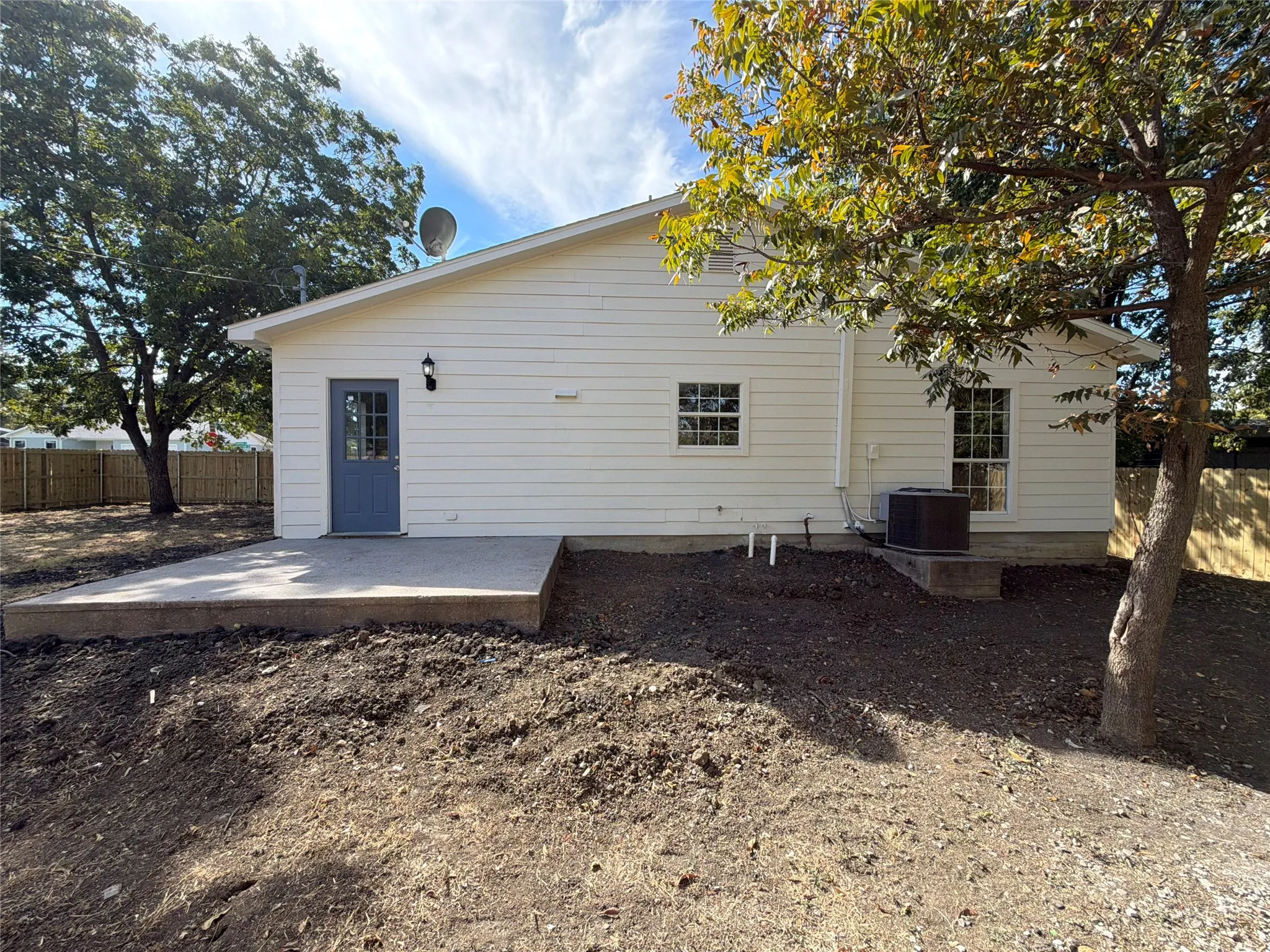 Single Family Residence For Sale in Dallas County , 1710 Cumberland Drive, Garland, Texas 75040, 5 Bedroom, 2 Bathroom, Garage spaces, 1,672 Sqft, built in 2002, mls#21407069, Real Estate Agent in Garland, Homes For Sale in Dallas county, Homes For Sale in Garland, Realtor in Garland Texas, Real Estate Brokerage Independent Realty Texas, Luminita Cordes Realtor