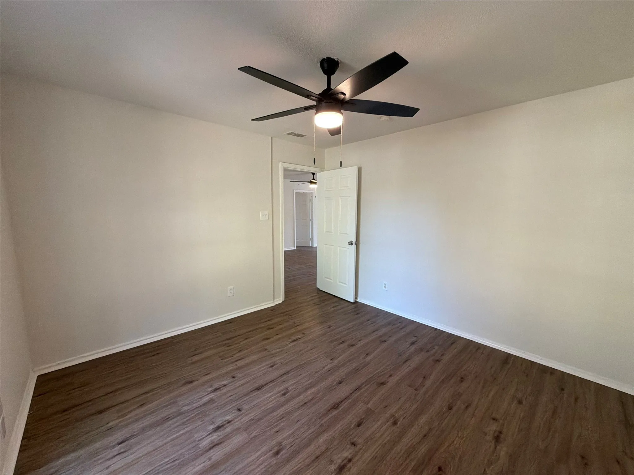 Single Family Residence For Sale in Dallas County , 1710 Cumberland Drive, Garland, Texas 75040, 5 Bedroom, 2 Bathroom, Garage spaces, 1,672 Sqft, built in 2002, mls#21407069, Real Estate Agent in Garland, Homes For Sale in Dallas county, Homes For Sale in Garland, Realtor in Garland Texas, Real Estate Brokerage Independent Realty Texas, Luminita Cordes Realtor