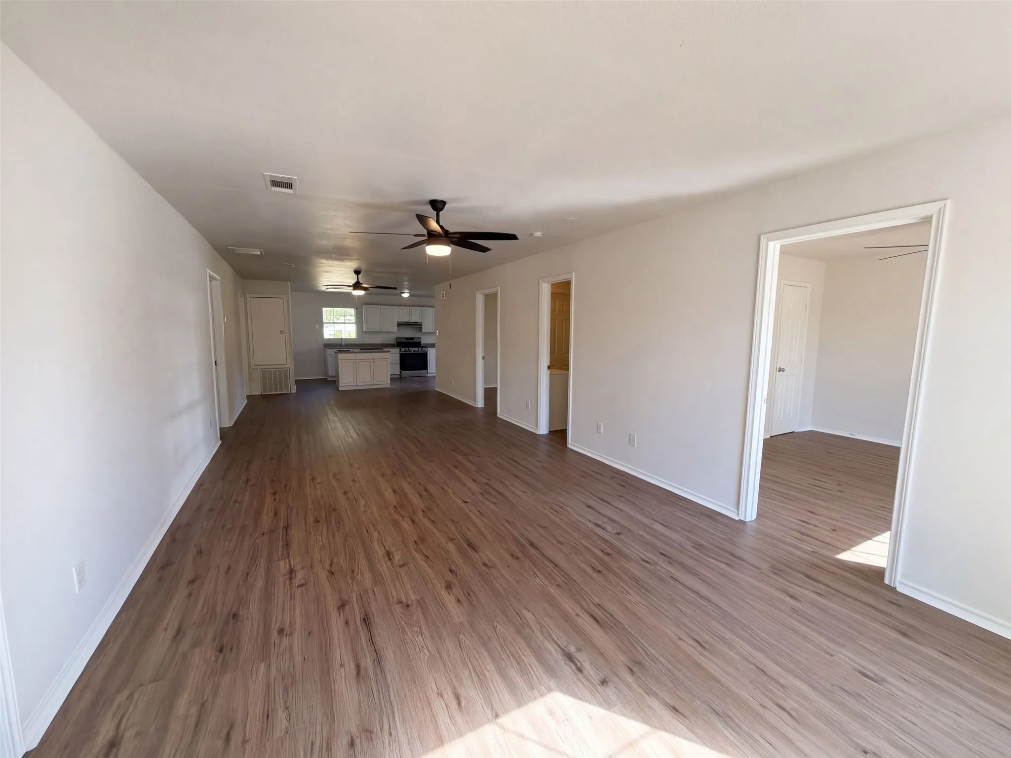 Single Family Residence For Sale in Dallas County , 1710 Cumberland Drive, Garland, Texas 75040, 5 Bedroom, 2 Bathroom, Garage spaces, 1,672 Sqft, built in 2002, mls#21407069, Real Estate Agent in Garland, Homes For Sale in Dallas county, Homes For Sale in Garland, Realtor in Garland Texas, Real Estate Brokerage Independent Realty Texas, Luminita Cordes Realtor