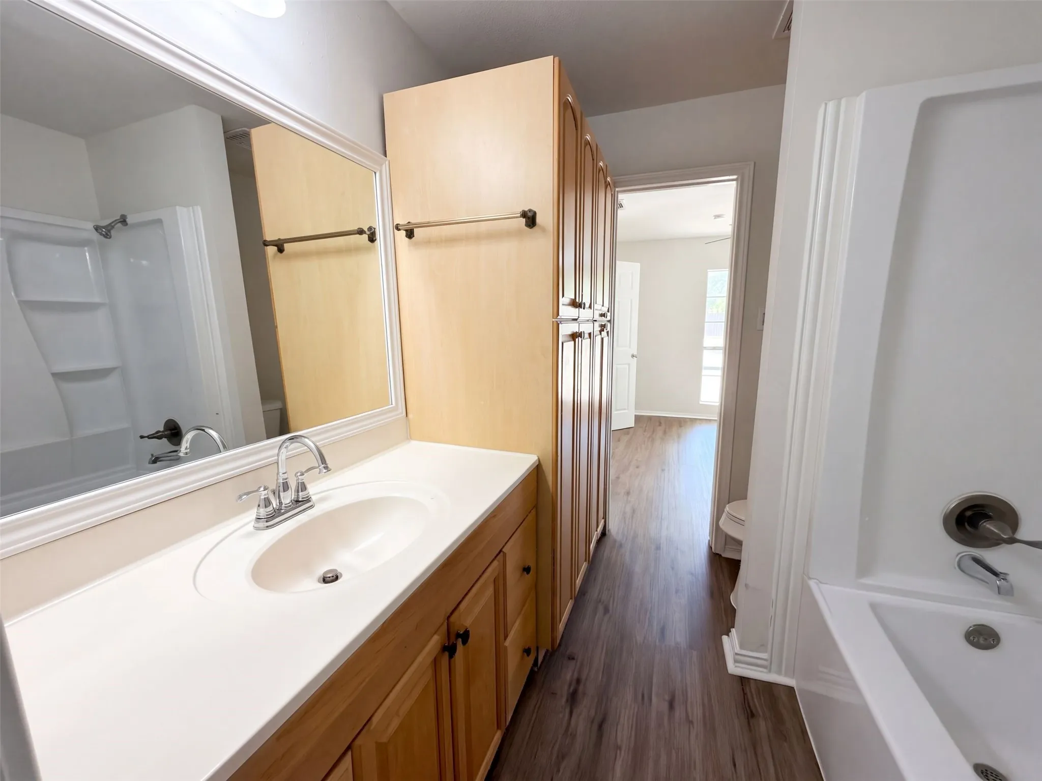 Single Family Residence For Sale in Dallas County , 1710 Cumberland Drive, Garland, Texas 75040, 5 Bedroom, 2 Bathroom, Garage spaces, 1,672 Sqft, built in 2002, mls#21407069, Real Estate Agent in Garland, Homes For Sale in Dallas county, Homes For Sale in Garland, Realtor in Garland Texas, Real Estate Brokerage Independent Realty Texas, Luminita Cordes Realtor