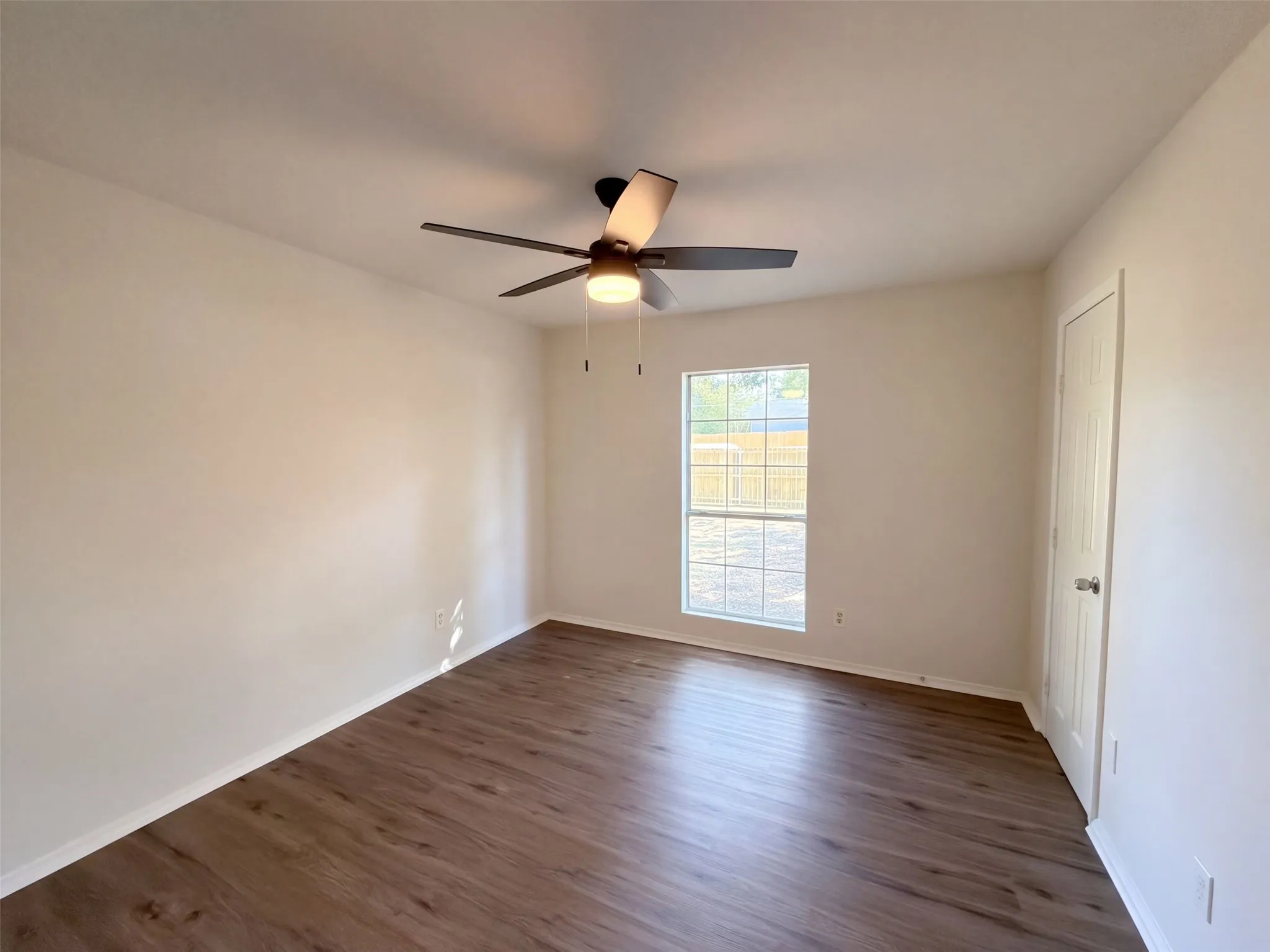 Single Family Residence For Sale in Dallas County , 1710 Cumberland Drive, Garland, Texas 75040, 5 Bedroom, 2 Bathroom, Garage spaces, 1,672 Sqft, built in 2002, mls#21407069, Real Estate Agent in Garland, Homes For Sale in Dallas county, Homes For Sale in Garland, Realtor in Garland Texas, Real Estate Brokerage Independent Realty Texas, Luminita Cordes Realtor