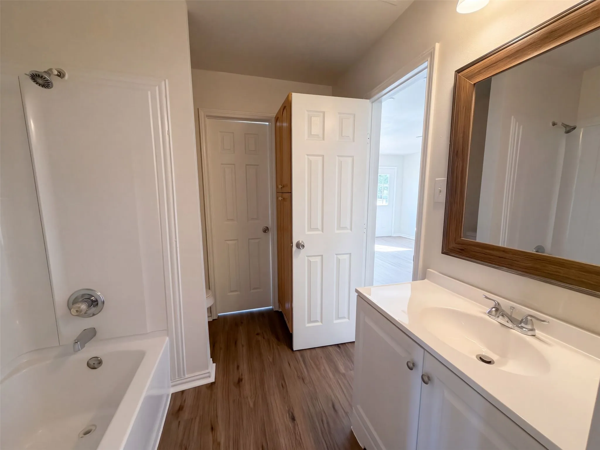 Single Family Residence For Sale in Dallas County , 1710 Cumberland Drive, Garland, Texas 75040, 5 Bedroom, 2 Bathroom, Garage spaces, 1,672 Sqft, built in 2002, mls#21407069, Real Estate Agent in Garland, Homes For Sale in Dallas county, Homes For Sale in Garland, Realtor in Garland Texas, Real Estate Brokerage Independent Realty Texas, Luminita Cordes Realtor
