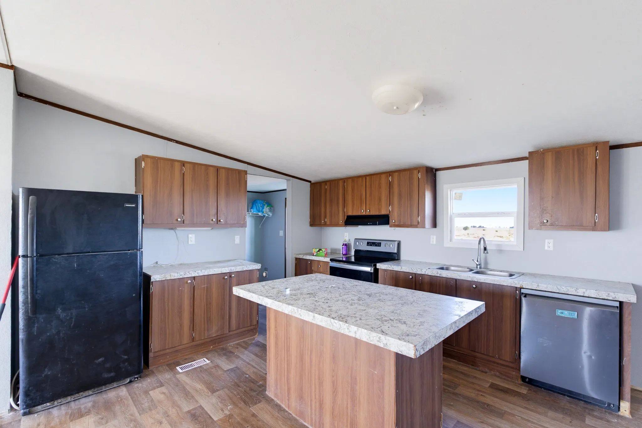 Mobile Home For Sale in Jones County , 7202 Fm-605, Merkel, Texas 79536, 4 Bedroom, 2 Bathroom, Garage spaces, 1,456 Sqft, built in 2021, mls#21408223, Real Estate Agent in Merkel, Homes For Sale in Jones county, Homes For Sale in Merkel, Realtor in Merkel Texas, Real Estate Brokerage Independent Realty Texas, Luminita Cordes Realtor