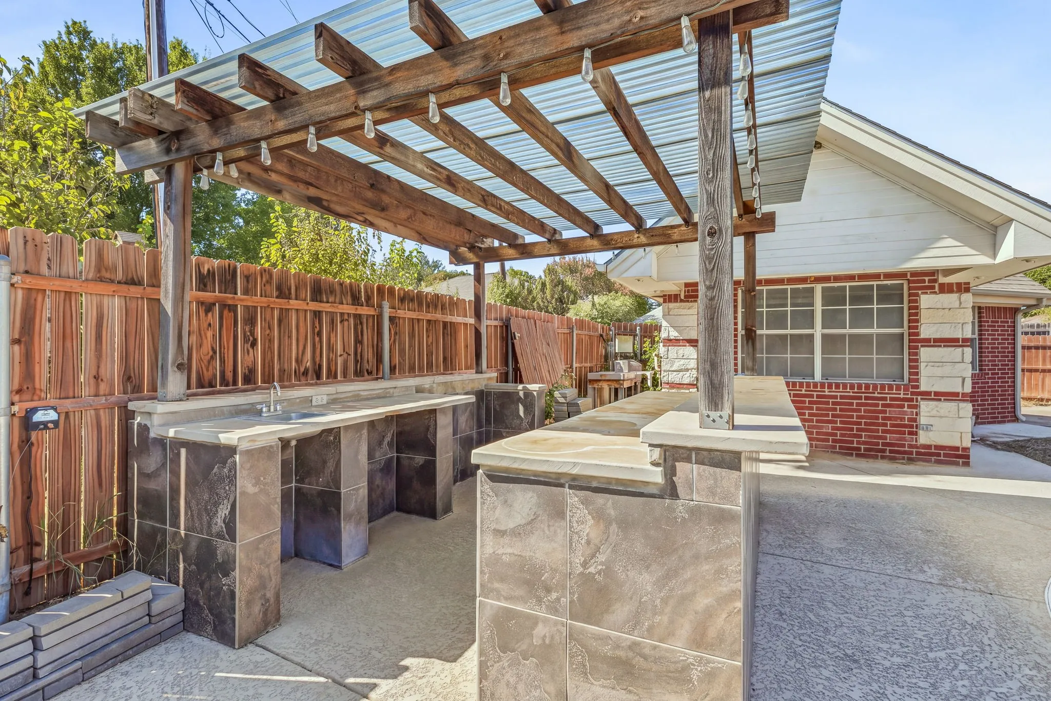 Single Family Residence For Sale in Erath County , 1466 Oakwood Drive, Stephenville, Texas 76401, 3 Bedroom, 2 Bathroom, 2 Garage spaces, 1,733 Sqft, built in 1999, mls#21408160, Real Estate Agent in Stephenville, Homes For Sale in Erath county, Homes For Sale in Stephenville, Realtor in Stephenville Texas, Real Estate Brokerage Independent Realty Texas, Luminita Cordes Realtor